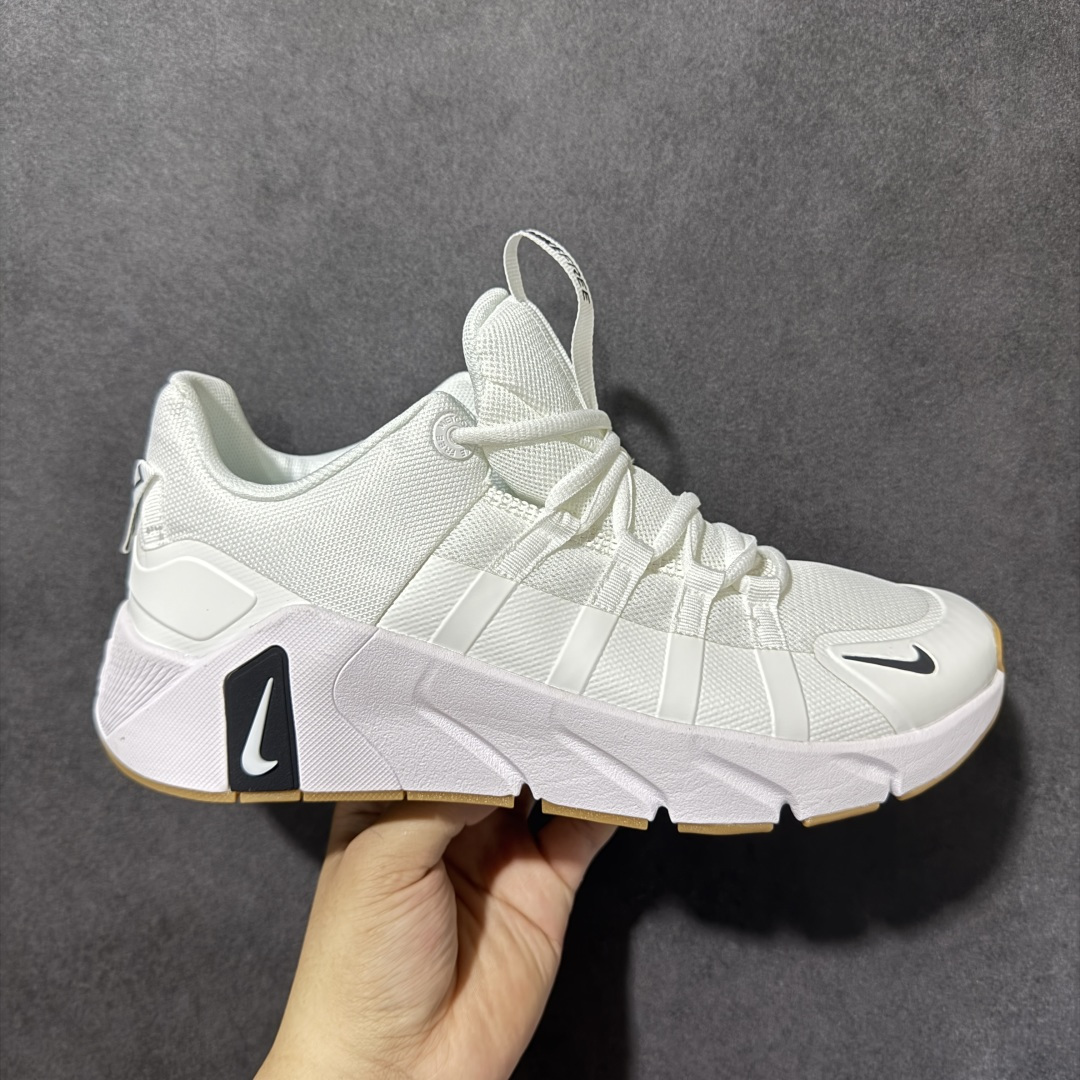 【公司级】Nike Free Metcon 7 耐克 低帮 黑白色 舒适贴合透气支撑低邦训练鞋 Nike Free技术将后跟稳定泡棉与前足柔软灵活泡棉相结合。结合外底弯曲凹槽设计，缔造动态训练所需的灵活性。中足包覆织带鞋眼与快速系带系统相结合，实现稳固舒适的贴合感。透气鞋面轻盈网眼鞋面，带来舒适透气体验。中足织带系统取代了Flywire飞线，鞋头和鞋侧采用耐穿设计，提供出众支撑效里果。 货号：II7405-101 尺码：36-45（无半码）-选品中心