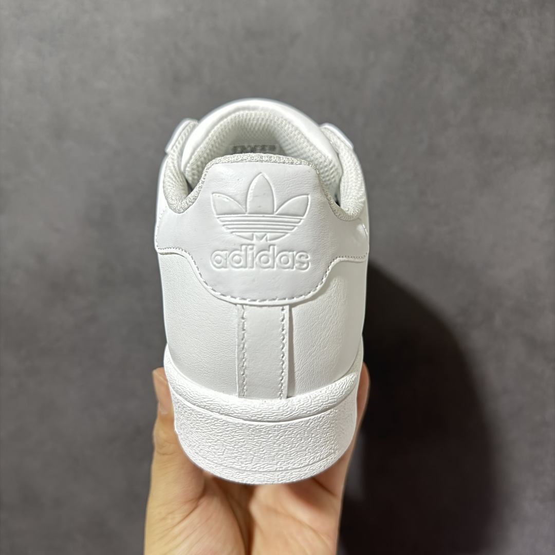 图片[4]-【H11顶级头层版】adidas originals Superstar 2 贝壳头 简约经典 舒适时尚 复古板鞋 男女同款 黑白 货号：EG4960 全新升级版 皮料改进至头层原厂皮 原盒 原底原料 开模打造 原厂织唛鞋标 高精密准度 原楦原纸板开发 匹配原版98%以上 后跟垫棉独家呈现 反口里弧度正确 原厂鞋垫 背胶 后跟电绣针数 与正品一致 原厂皮料 原厂车缝线 质感无敌 皮料切割干净 无任何毛边 清洁度细节完美 进口港宝加持 后跟自然饱满 还原公司包裹性 鞋面采用原装数据贴合技术 全方位贴合包裹脚型 鞋跟部鞋底牵引设计 提供强大的抓地性能 更适应不同实战场地路面 尺码：35.5 36 36.5 37.5 38 38.5 39 40 40.5 41 42 42.5 43 44 45-选品中心
