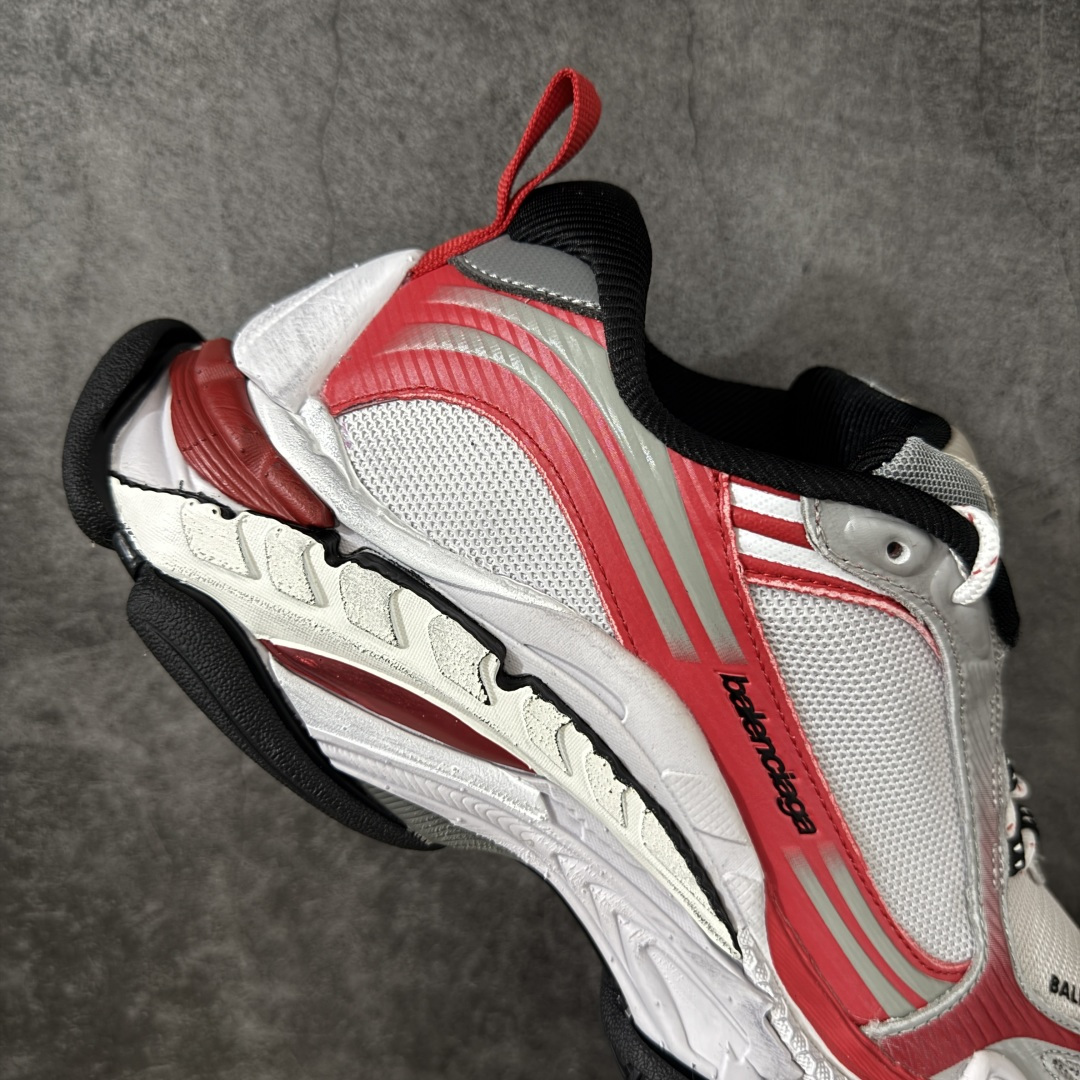 图片[7]-【VG版本】Balenciaga巴黎世家 Triple S .2 厚底系带 低帮 老爹鞋 Balenciaga是由被誉为代表二十世纪的伟大天才设计师 CristobalBalenciaga 创立的，在品牌创立的大半个世纪以来，巴黎世家一直以时尚、典雅闻名于时装界，它的主题产品有女士和男士提包、机车包、鞋子和时装，在15年王大仁卸任品牌设计师后，品牌的风格发生了翻天覆地的变化，凭借着人气超高的街头风T恤、老爹鞋等迅速霸屏各大时装周和时尚圈 货号：865849WTRS21011 尺码：35 36 37 38 39 40 41 42 43 44 45 46-选品中心