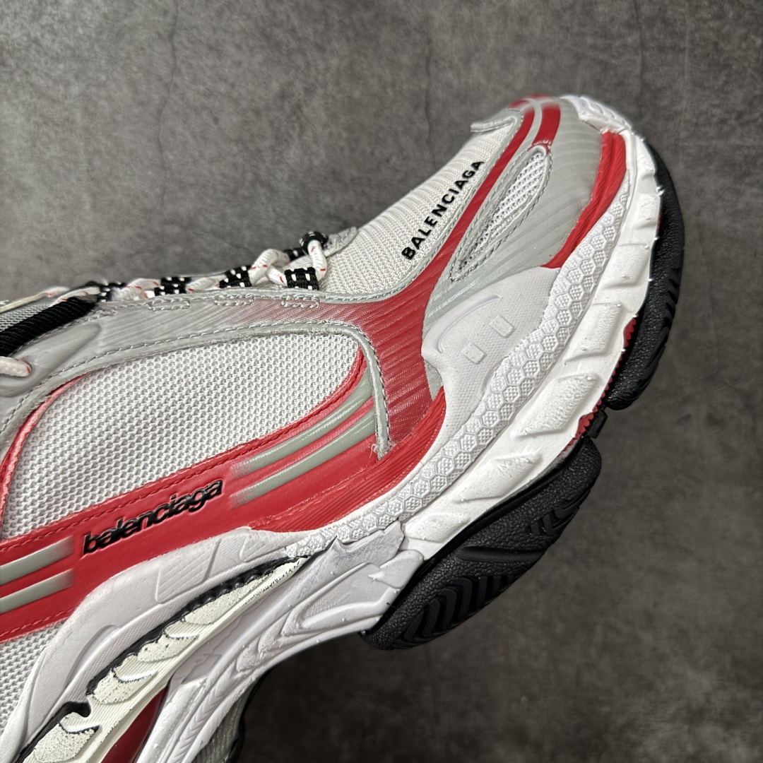 图片[6]-【VG版本】Balenciaga巴黎世家 Triple S .2 厚底系带 低帮 老爹鞋 Balenciaga是由被誉为代表二十世纪的伟大天才设计师 CristobalBalenciaga 创立的，在品牌创立的大半个世纪以来，巴黎世家一直以时尚、典雅闻名于时装界，它的主题产品有女士和男士提包、机车包、鞋子和时装，在15年王大仁卸任品牌设计师后，品牌的风格发生了翻天覆地的变化，凭借着人气超高的街头风T恤、老爹鞋等迅速霸屏各大时装周和时尚圈 货号：865849WTRS21011 尺码：35 36 37 38 39 40 41 42 43 44 45 46-选品中心