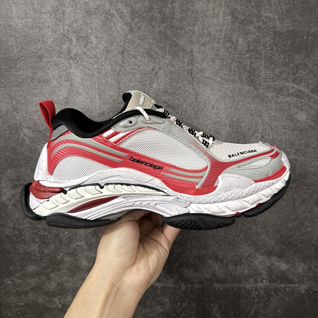【VG版本】Balenciaga巴黎世家 Triple S .2 厚底系带 低帮 老爹鞋 Balenciaga是由被誉为代表二十世纪的伟大天才设计师 CristobalBalenciaga 创立的，在品牌创立的大半个世纪以来，巴黎世家一直以时尚、典雅闻名于时装界，它的主题产品有女士和男士提包、机车包、鞋子和时装，在15年王大仁卸任品牌设计师后，品牌的风格发生了翻天覆地的变化，凭借着人气超高的街头风T恤、老爹鞋等迅速霸屏各大时装周和时尚圈 货号：865849WTRS21011 尺码：35 36 37 38 39 40 41 42 43 44 45 46-选品中心