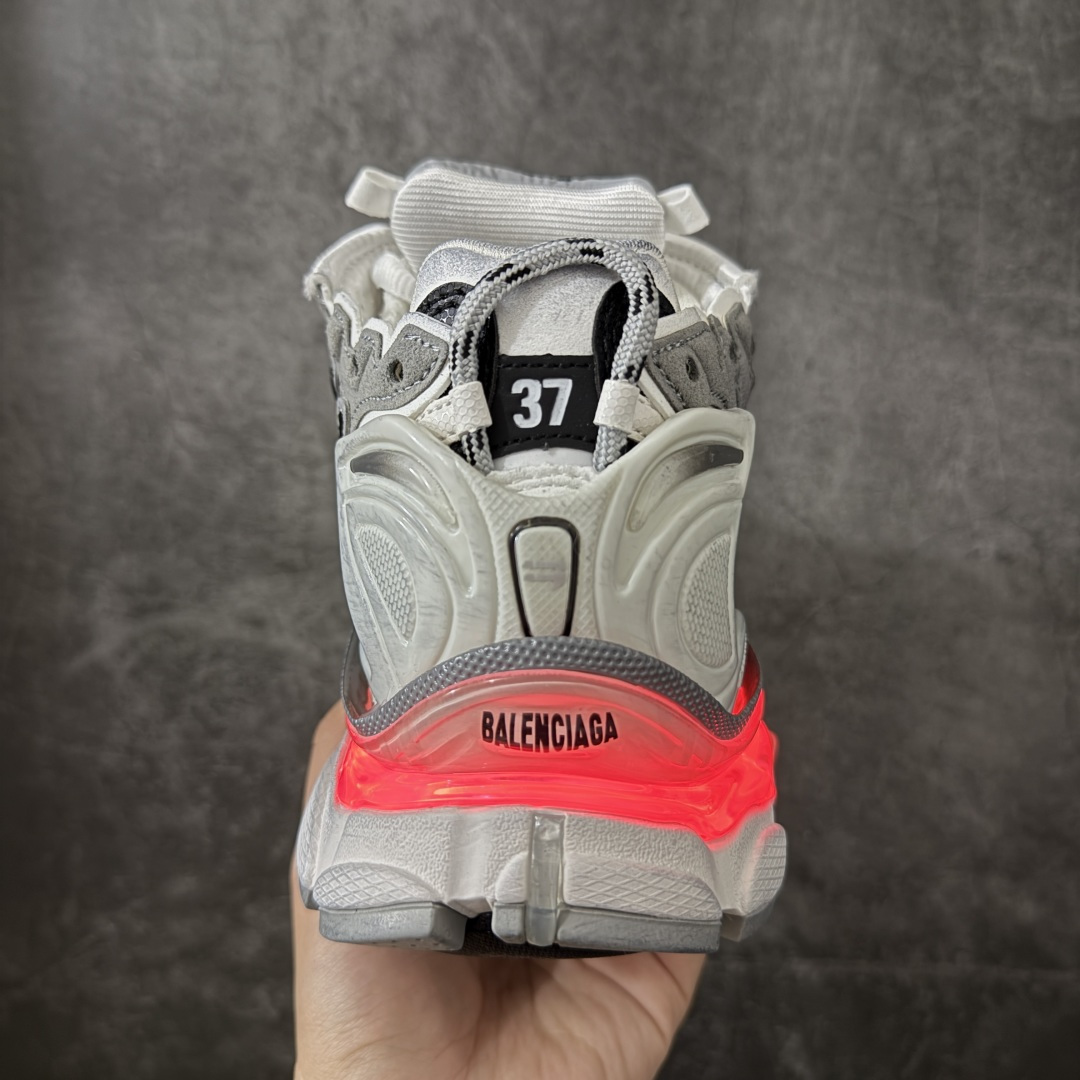 图片[4]-【OK版本】巴黎世家 七代半灯鞋Balenciaga 巴黎7.5巴黎世家 最新配色潮流复古休闲鞋 独家采用大容量锂电，反复按压10万次不会坏， 1.锂电池：3.7V 602040 450毫安时 1.65瓦时 2. 驱动IC：11种模式的开/关切换 通过溢胶、做旧、缝线等细节， 展示了设计师 Demna 的运动鞋风格， 用一双「旧鞋」传递复古感，后侧板、 翘起的鞋头，则展示了 Demna 在结构上的未来构想； 原装大盒从里到外一切百分百还原官方配置 顶级专供碾压一切版本 尺码：35-46-选品中心