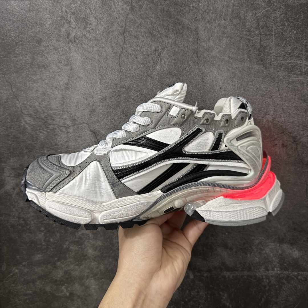 图片[2]-【OK版本】巴黎世家 七代半灯鞋Balenciaga 巴黎7.5巴黎世家 最新配色潮流复古休闲鞋 独家采用大容量锂电，反复按压10万次不会坏， 1.锂电池：3.7V 602040 450毫安时 1.65瓦时 2. 驱动IC：11种模式的开/关切换 通过溢胶、做旧、缝线等细节， 展示了设计师 Demna 的运动鞋风格， 用一双「旧鞋」传递复古感，后侧板、 翘起的鞋头，则展示了 Demna 在结构上的未来构想； 原装大盒从里到外一切百分百还原官方配置 顶级专供碾压一切版本 尺码：35-46-选品中心