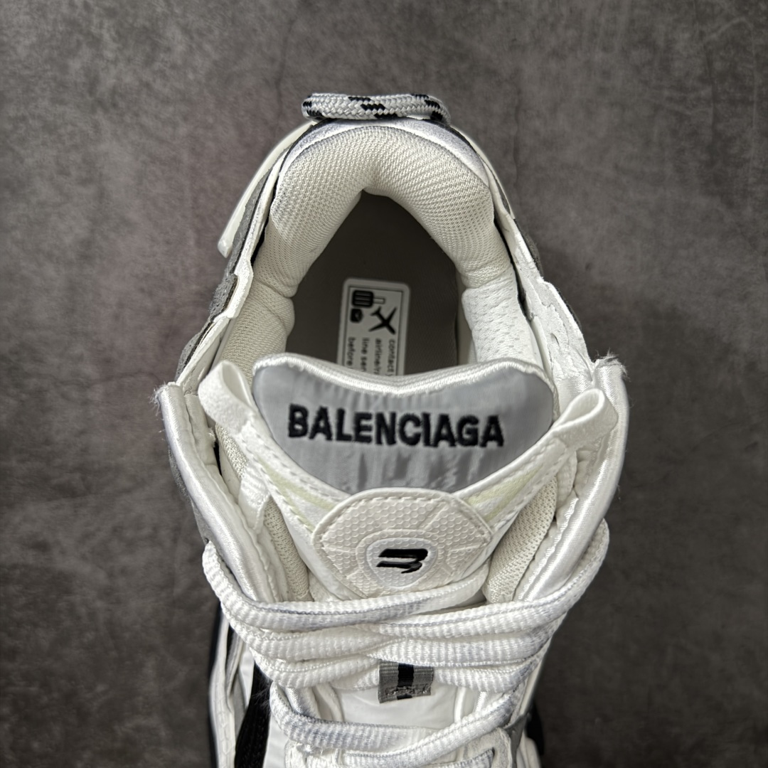 图片[8]-【OK版本】巴黎世家 七代半灯鞋Balenciaga 巴黎7.5巴黎世家 最新配色潮流复古休闲鞋 独家采用大容量锂电，反复按压10万次不会坏， 1.锂电池：3.7V 602040 450毫安时 1.65瓦时 2. 驱动IC：11种模式的开/关切换 通过溢胶、做旧、缝线等细节， 展示了设计师 Demna 的运动鞋风格， 用一双「旧鞋」传递复古感，后侧板、 翘起的鞋头，则展示了 Demna 在结构上的未来构想； 原装大盒从里到外一切百分百还原官方配置 顶级专供碾压一切版本 尺码：35-46-选品中心