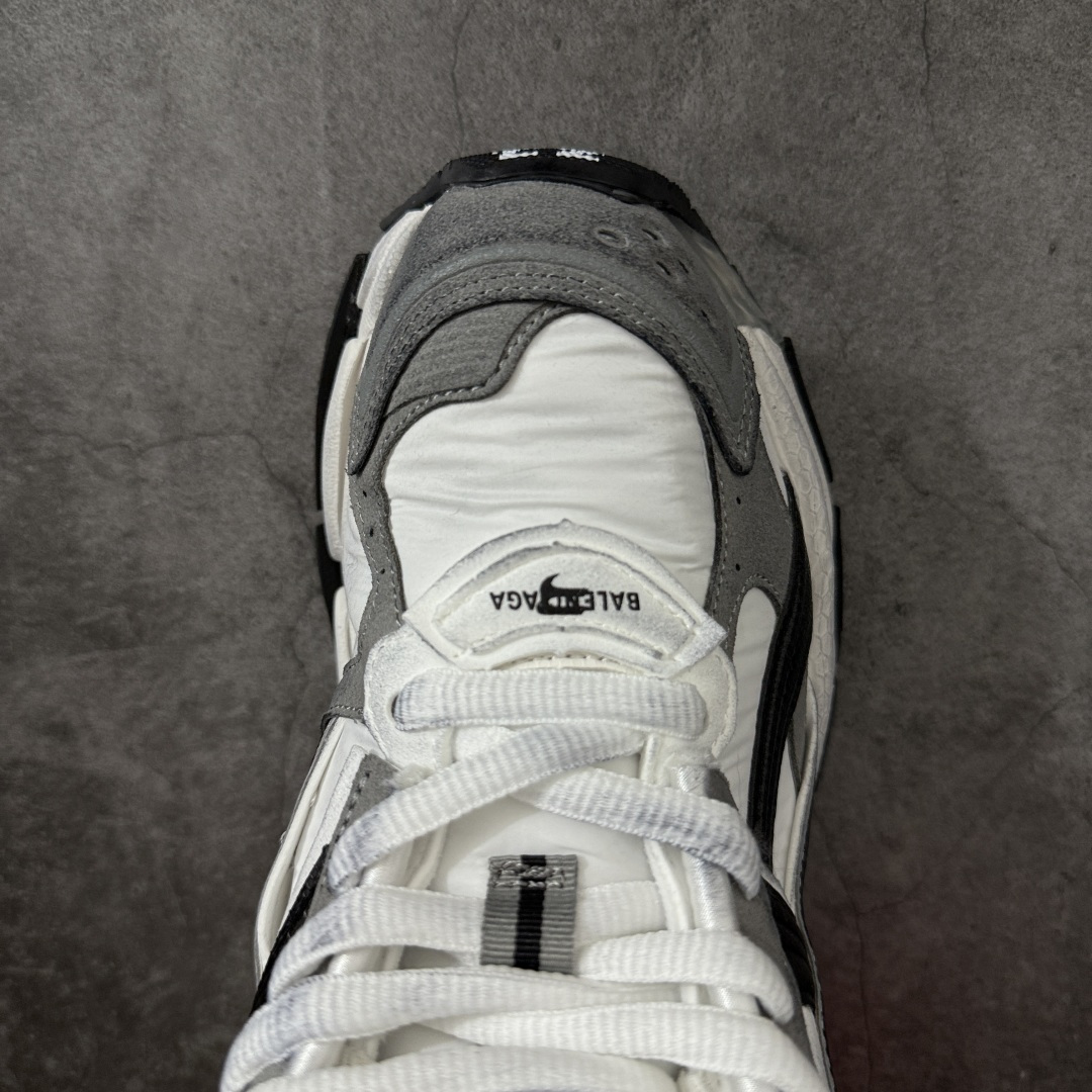 图片[5]-【OK版本】巴黎世家 七代半灯鞋Balenciaga 巴黎7.5巴黎世家 最新配色潮流复古休闲鞋 独家采用大容量锂电，反复按压10万次不会坏， 1.锂电池：3.7V 602040 450毫安时 1.65瓦时 2. 驱动IC：11种模式的开/关切换 通过溢胶、做旧、缝线等细节， 展示了设计师 Demna 的运动鞋风格， 用一双「旧鞋」传递复古感，后侧板、 翘起的鞋头，则展示了 Demna 在结构上的未来构想； 原装大盒从里到外一切百分百还原官方配置 顶级专供碾压一切版本 尺码：35-46-选品中心