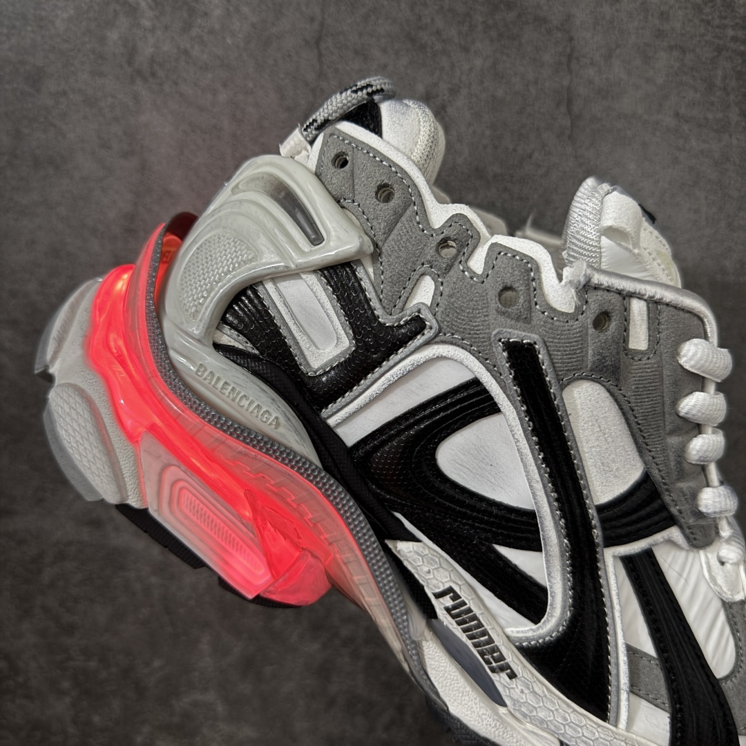 图片[7]-【OK版本】巴黎世家 七代半灯鞋Balenciaga 巴黎7.5巴黎世家 最新配色潮流复古休闲鞋 独家采用大容量锂电，反复按压10万次不会坏， 1.锂电池：3.7V 602040 450毫安时 1.65瓦时 2. 驱动IC：11种模式的开/关切换 通过溢胶、做旧、缝线等细节， 展示了设计师 Demna 的运动鞋风格， 用一双「旧鞋」传递复古感，后侧板、 翘起的鞋头，则展示了 Demna 在结构上的未来构想； 原装大盒从里到外一切百分百还原官方配置 顶级专供碾压一切版本 尺码：35-46-选品中心