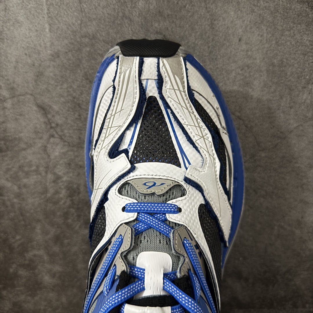 图片[5]-【i8版本】Balenciaga巴黎世家 Triple S .2 厚底系带 低帮 老爹鞋 Balenciaga是由被誉为代表二十世纪的伟大天才设计师 CristobalBalenciaga 创立的，在品牌创立的大半个世纪以来，巴黎世家一直以时尚、典雅闻名于时装界，它的主题产品有女士和男士提包、机车包、鞋子和时装，在15年王大仁卸任品牌设计师后，品牌的风格发生了翻天覆地的变化，凭借着人气超高的街头风T恤、老爹鞋等迅速霸屏各大时装周和时尚圈 货号：865849WTRS21011 尺码：35 36 37 38 39 40 41 42 43 44 45 46-选品中心