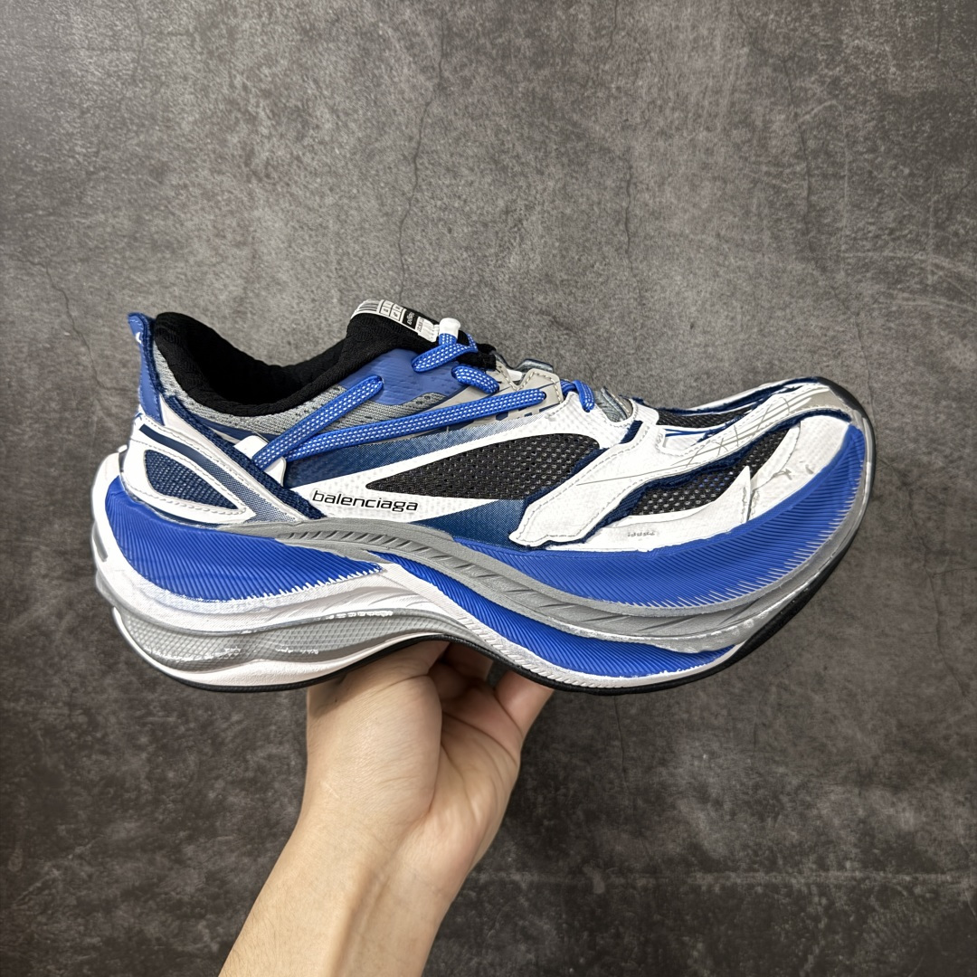 【i8版本】Balenciaga巴黎世家 Triple S .2 厚底系带 低帮 老爹鞋 Balenciaga是由被誉为代表二十世纪的伟大天才设计师 CristobalBalenciaga 创立的，在品牌创立的大半个世纪以来，巴黎世家一直以时尚、典雅闻名于时装界，它的主题产品有女士和男士提包、机车包、鞋子和时装，在15年王大仁卸任品牌设计师后，品牌的风格发生了翻天覆地的变化，凭借着人气超高的街头风T恤、老爹鞋等迅速霸屏各大时装周和时尚圈 货号：865849WTRS21011 尺码：35 36 37 38 39 40 41 42 43 44 45 46-选品中心