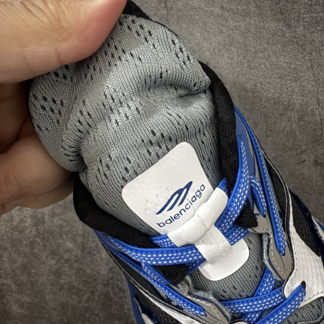 图片[7]-【i8版本】Balenciaga巴黎世家 Triple S .2 厚底系带 低帮 老爹鞋 Balenciaga是由被誉为代表二十世纪的伟大天才设计师 CristobalBalenciaga 创立的，在品牌创立的大半个世纪以来，巴黎世家一直以时尚、典雅闻名于时装界，它的主题产品有女士和男士提包、机车包、鞋子和时装，在15年王大仁卸任品牌设计师后，品牌的风格发生了翻天覆地的变化，凭借着人气超高的街头风T恤、老爹鞋等迅速霸屏各大时装周和时尚圈 货号：865849WTRS21011 尺码：35 36 37 38 39 40 41 42 43 44 45 46-选品中心