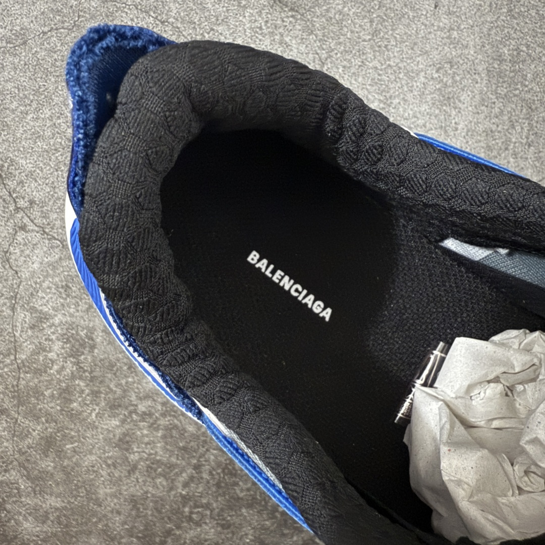 图片[9]-【i8版本】Balenciaga巴黎世家 Triple S .2 厚底系带 低帮 老爹鞋 Balenciaga是由被誉为代表二十世纪的伟大天才设计师 CristobalBalenciaga 创立的，在品牌创立的大半个世纪以来，巴黎世家一直以时尚、典雅闻名于时装界，它的主题产品有女士和男士提包、机车包、鞋子和时装，在15年王大仁卸任品牌设计师后，品牌的风格发生了翻天覆地的变化，凭借着人气超高的街头风T恤、老爹鞋等迅速霸屏各大时装周和时尚圈 货号：865849WTRS21011 尺码：35 36 37 38 39 40 41 42 43 44 45 46-选品中心