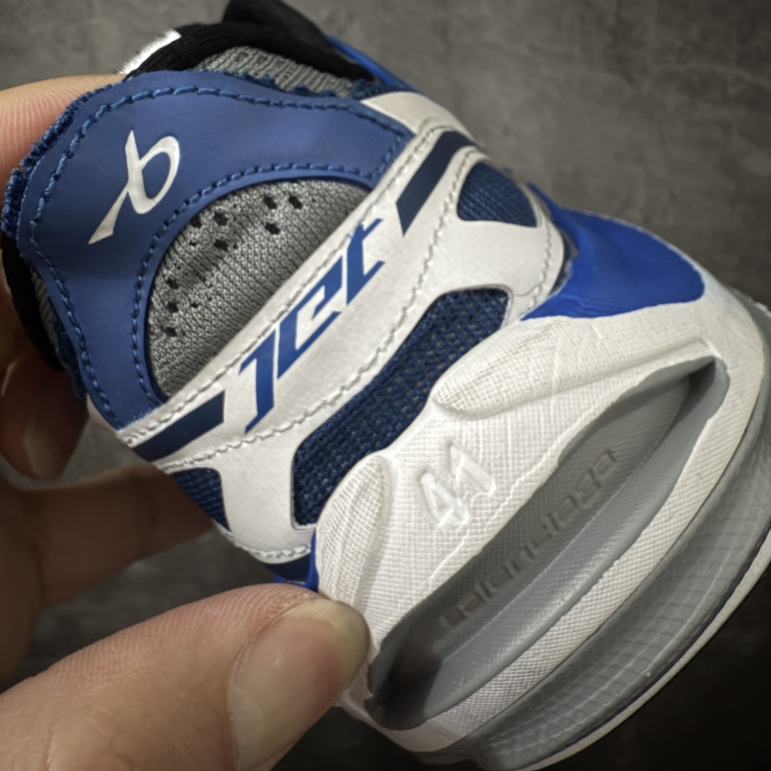 图片[2]-【i8版本】Balenciaga巴黎世家 Triple S .2 厚底系带 低帮 老爹鞋 Balenciaga是由被誉为代表二十世纪的伟大天才设计师 CristobalBalenciaga 创立的，在品牌创立的大半个世纪以来，巴黎世家一直以时尚、典雅闻名于时装界，它的主题产品有女士和男士提包、机车包、鞋子和时装，在15年王大仁卸任品牌设计师后，品牌的风格发生了翻天覆地的变化，凭借着人气超高的街头风T恤、老爹鞋等迅速霸屏各大时装周和时尚圈 货号：865849WTRS21011 尺码：35 36 37 38 39 40 41 42 43 44 45 46-选品中心