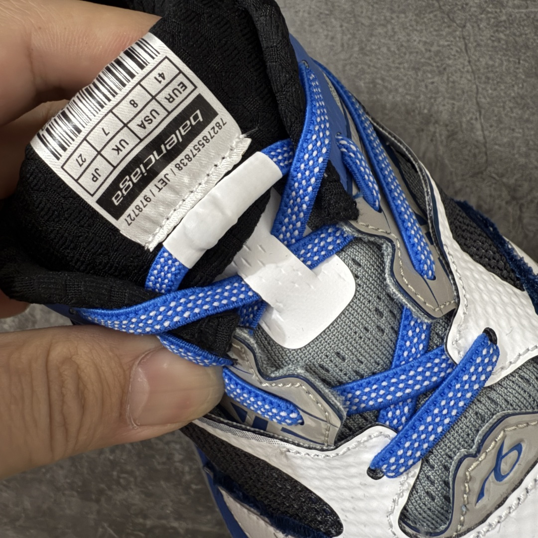 图片[6]-【i8版本】Balenciaga巴黎世家 Triple S .2 厚底系带 低帮 老爹鞋 Balenciaga是由被誉为代表二十世纪的伟大天才设计师 CristobalBalenciaga 创立的，在品牌创立的大半个世纪以来，巴黎世家一直以时尚、典雅闻名于时装界，它的主题产品有女士和男士提包、机车包、鞋子和时装，在15年王大仁卸任品牌设计师后，品牌的风格发生了翻天覆地的变化，凭借着人气超高的街头风T恤、老爹鞋等迅速霸屏各大时装周和时尚圈 货号：865849WTRS21011 尺码：35 36 37 38 39 40 41 42 43 44 45 46-选品中心