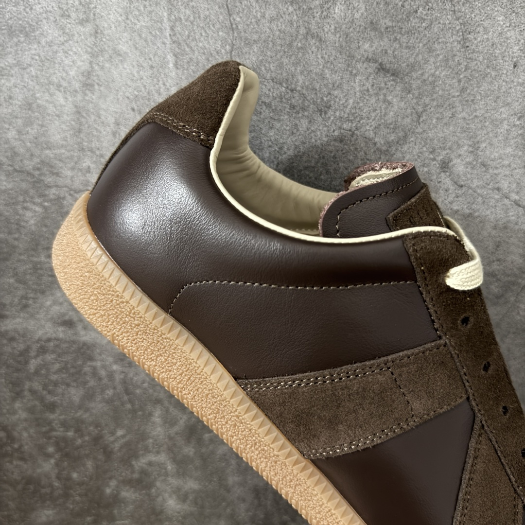 图片[7]-【ZOK纯原】Maison Margiela Calfskin Replica MM6 马吉拉复古低帮时尚德训鞋 私人订单打造 高端零售专供批次 全套原楦原纸板原厂数据开发 全鞋荧光划线卡点 胶水把控整洁度追求极致完美 多重QC质检 超越公司货的品控标准 实实在在的免检产品 原盒原配防尘袋购物卡 全网唯一正确0-23数字排版 一比一间距字体 内里全头层小羊皮 原版防滑鞋底设计 灰色翻毛牛皮 白色细纹贝利头层皮 依照原版逐帧开发 原装淡粉纸板中底带编号钢印 尺码：35 36 36.5 37 38 39 40 41 42 42.5 43 44 44.5 45-选品中心