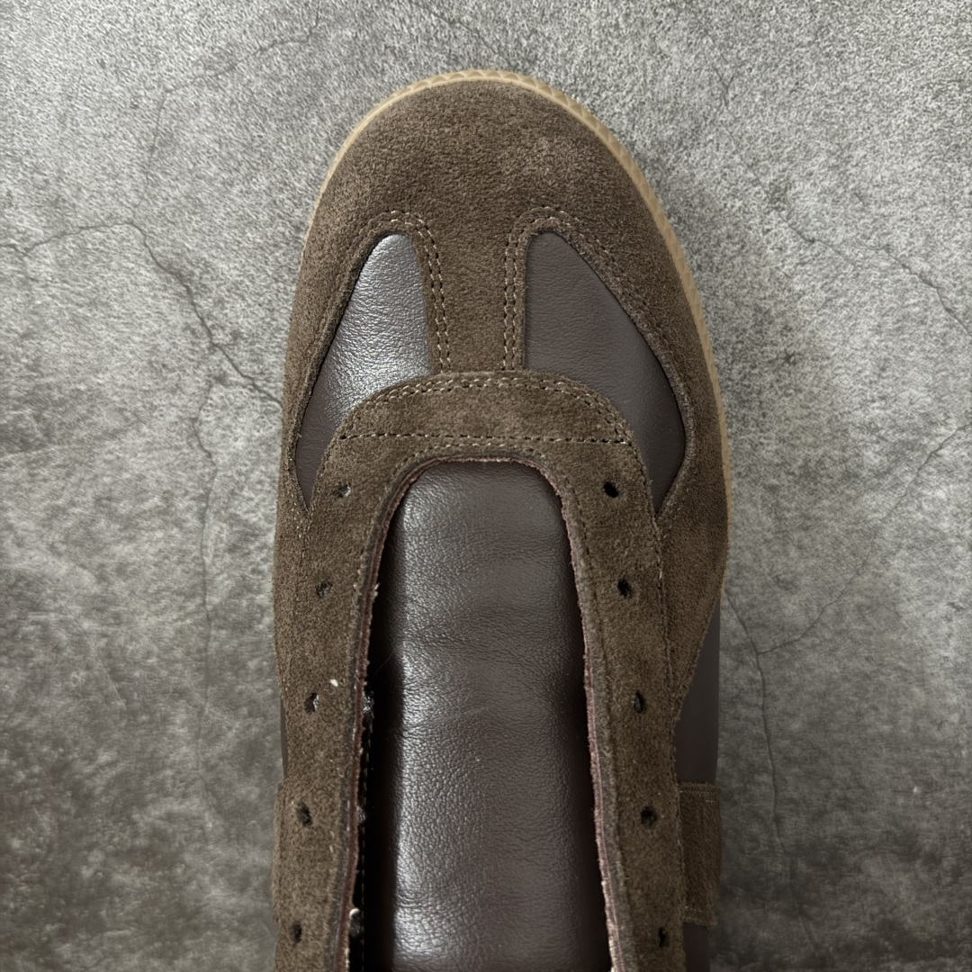 图片[5]-【ZOK纯原】Maison Margiela Calfskin Replica MM6 马吉拉复古低帮时尚德训鞋 私人订单打造 高端零售专供批次 全套原楦原纸板原厂数据开发 全鞋荧光划线卡点 胶水把控整洁度追求极致完美 多重QC质检 超越公司货的品控标准 实实在在的免检产品 原盒原配防尘袋购物卡 全网唯一正确0-23数字排版 一比一间距字体 内里全头层小羊皮 原版防滑鞋底设计 灰色翻毛牛皮 白色细纹贝利头层皮 依照原版逐帧开发 原装淡粉纸板中底带编号钢印 尺码：35 36 36.5 37 38 39 40 41 42 42.5 43 44 44.5 45-选品中心