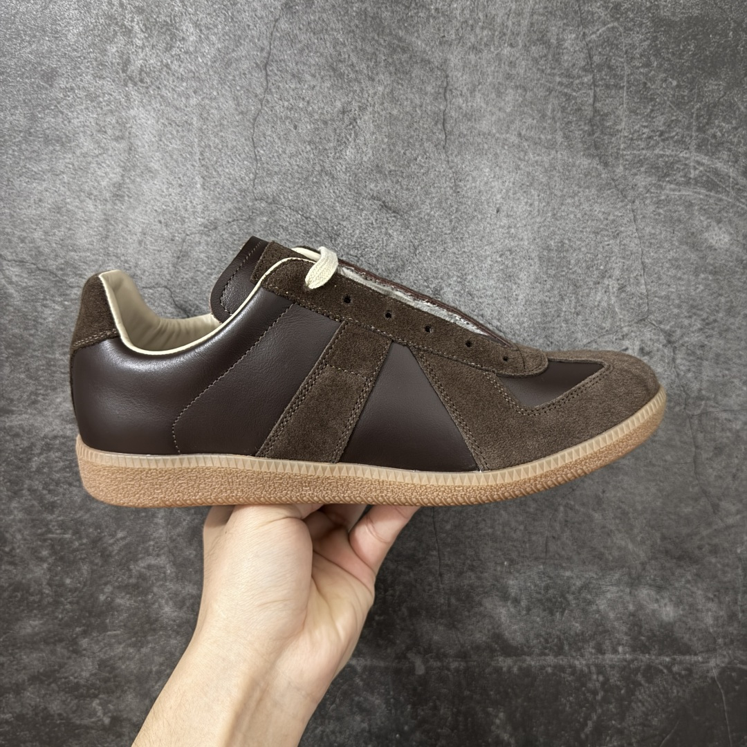 【ZOK纯原】Maison Margiela Calfskin Replica MM6 马吉拉复古低帮时尚德训鞋 私人订单打造 高端零售专供批次 全套原楦原纸板原厂数据开发 全鞋荧光划线卡点 胶水把控整洁度追求极致完美 多重QC质检 超越公司货的品控标准 实实在在的免检产品 原盒原配防尘袋购物卡 全网唯一正确0-23数字排版 一比一间距字体 内里全头层小羊皮 原版防滑鞋底设计 灰色翻毛牛皮 白色细纹贝利头层皮 依照原版逐帧开发 原装淡粉纸板中底带编号钢印 尺码：35 36 36.5 37 38 39 40 41 42 42.5 43 44 44.5 45-选品中心