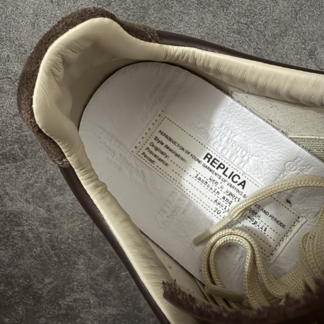 图片[9]-【ZOK纯原】Maison Margiela Calfskin Replica MM6 马吉拉复古低帮时尚德训鞋 私人订单打造 高端零售专供批次 全套原楦原纸板原厂数据开发 全鞋荧光划线卡点 胶水把控整洁度追求极致完美 多重QC质检 超越公司货的品控标准 实实在在的免检产品 原盒原配防尘袋购物卡 全网唯一正确0-23数字排版 一比一间距字体 内里全头层小羊皮 原版防滑鞋底设计 灰色翻毛牛皮 白色细纹贝利头层皮 依照原版逐帧开发 原装淡粉纸板中底带编号钢印 尺码：35 36 36.5 37 38 39 40 41 42 42.5 43 44 44.5 45-选品中心