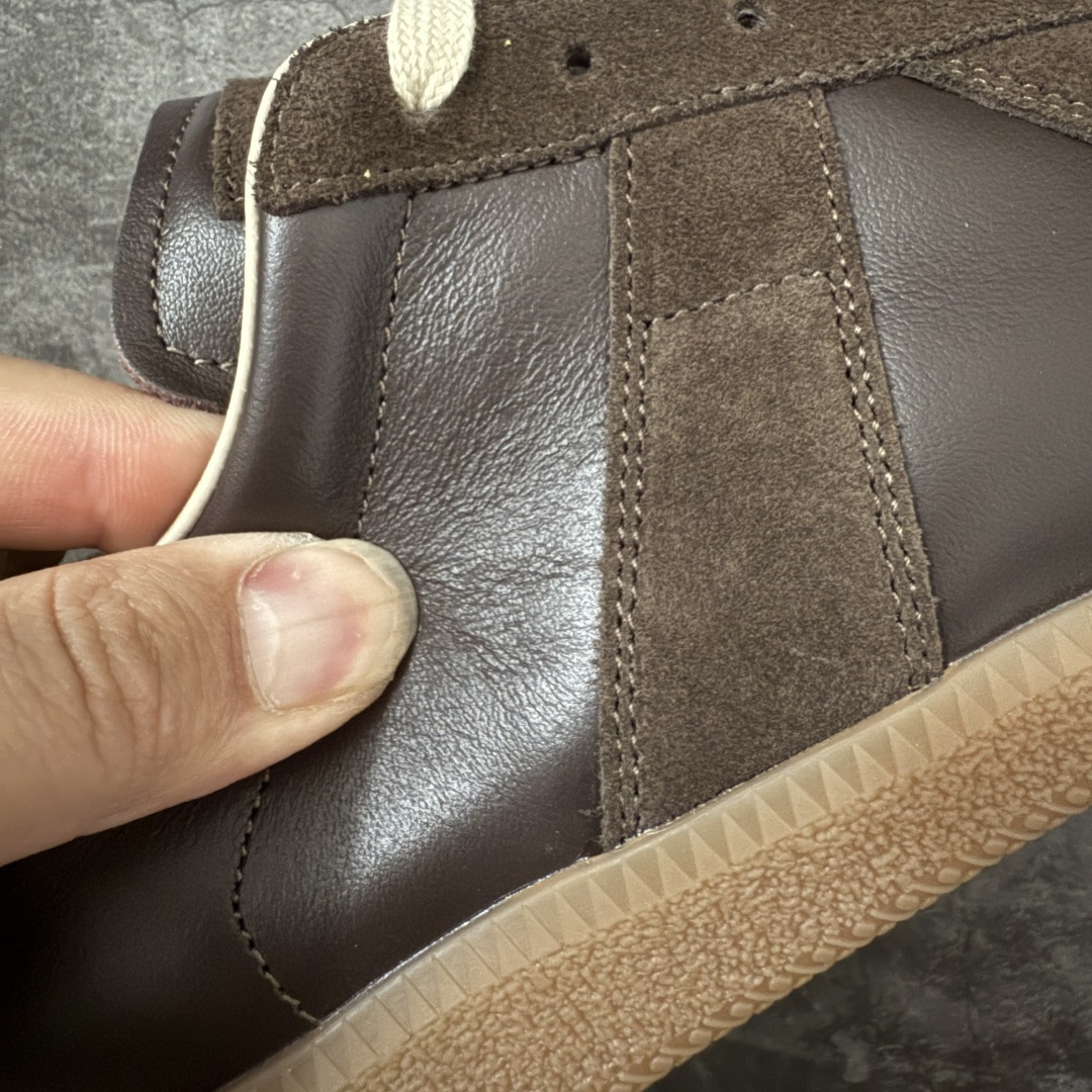 图片[3]-【ZOK纯原】Maison Margiela Calfskin Replica MM6 马吉拉复古低帮时尚德训鞋 私人订单打造 高端零售专供批次 全套原楦原纸板原厂数据开发 全鞋荧光划线卡点 胶水把控整洁度追求极致完美 多重QC质检 超越公司货的品控标准 实实在在的免检产品 原盒原配防尘袋购物卡 全网唯一正确0-23数字排版 一比一间距字体 内里全头层小羊皮 原版防滑鞋底设计 灰色翻毛牛皮 白色细纹贝利头层皮 依照原版逐帧开发 原装淡粉纸板中底带编号钢印 尺码：35 36 36.5 37 38 39 40 41 42 42.5 43 44 44.5 45-选品中心