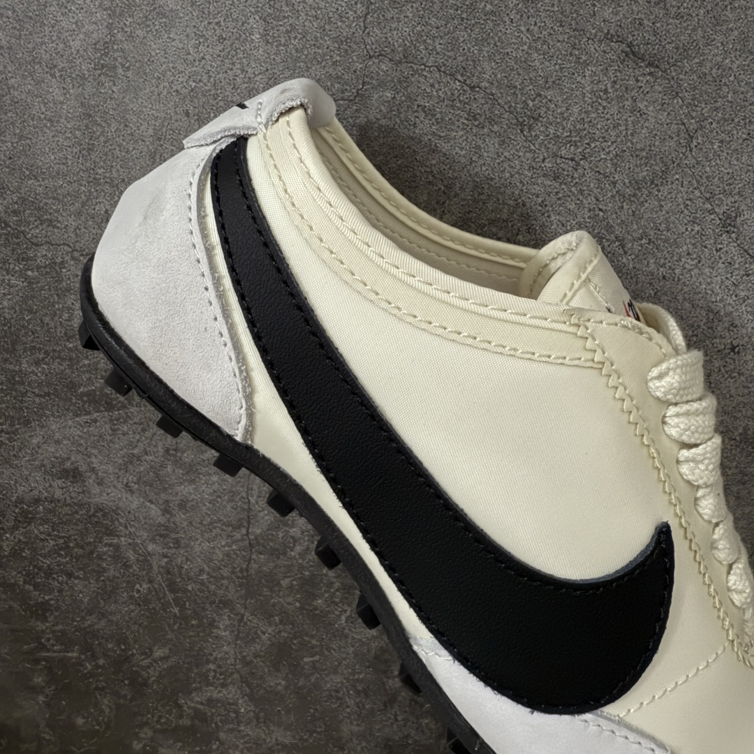 图片[7]-【神版】Nike Moon Shoe OG SP 舒适贴合 生活休闲鞋 精致的鞋型2符合当下的薄底鞋审美，鞋舌、鞋垫和外底位置加入了Jacquemus标识，辨识度在线。 货号：II0407-001 尺码：36 36.5 37 38 38.5 39 40 40.5 41 42 42.5 43 44 45-选品中心