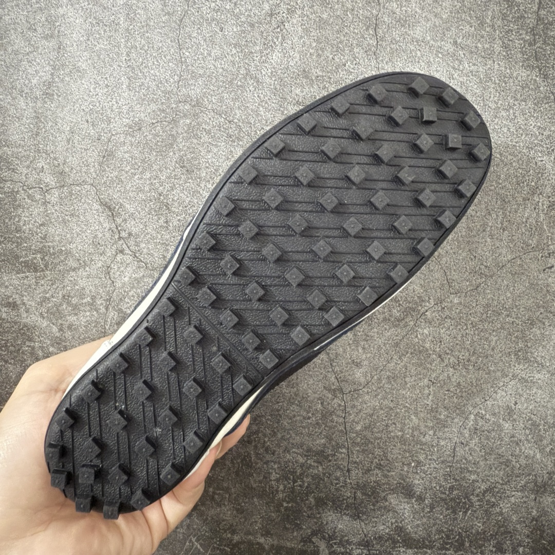 图片[9]-【神版】Nike Moon Shoe OG SP 舒适贴合 生活休闲鞋 精致的鞋型2符合当下的薄底鞋审美，鞋舌、鞋垫和外底位置加入了Jacquemus标识，辨识度在线。 货号：II0407-001 尺码：36 36.5 37 38 38.5 39 40 40.5 41 42 42.5 43 44 45-选品中心