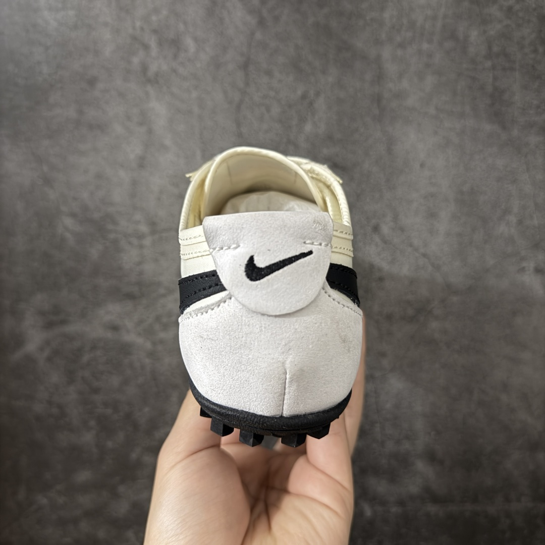 图片[4]-【神版】Nike Moon Shoe OG SP 舒适贴合 生活休闲鞋 精致的鞋型2符合当下的薄底鞋审美，鞋舌、鞋垫和外底位置加入了Jacquemus标识，辨识度在线。 货号：II0407-001 尺码：36 36.5 37 38 38.5 39 40 40.5 41 42 42.5 43 44 45-选品中心