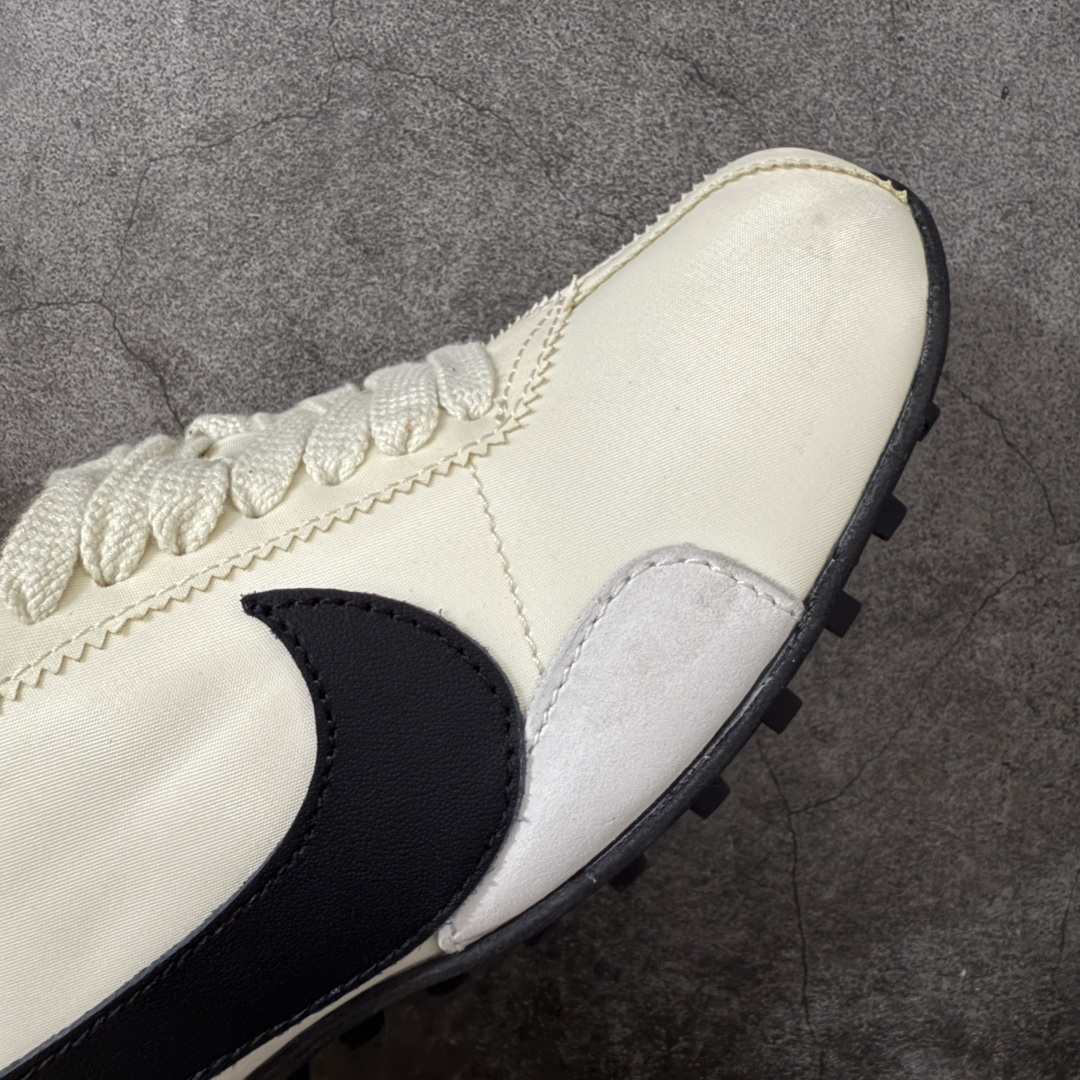 图片[6]-【神版】Nike Moon Shoe OG SP 舒适贴合 生活休闲鞋 精致的鞋型2符合当下的薄底鞋审美，鞋舌、鞋垫和外底位置加入了Jacquemus标识，辨识度在线。 货号：II0407-001 尺码：36 36.5 37 38 38.5 39 40 40.5 41 42 42.5 43 44 45-选品中心