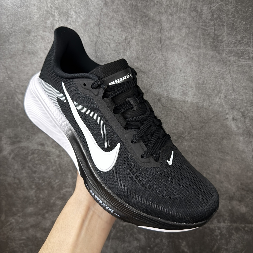 图片[3]-【XE纯原】Nike Air Zoom Pegasus 42 登月42代超级飞马系列马拉松跑步鞋 IB1873-001 平台专供 充正品质 之前未流通市场版本 内里嵌入定型海绵 中底搭载前Zoom+全掌React配置 全部原鞋开发打造 所有细节全部同步原版 全新一代拥有 Zoom Air 一如既往的稳定感和流畅感 鞋面采用工程网眼设计 为特定高热区域营造出色透气性 进一步增加鞋面的穿孔数量 让足部能够快速散热 中足搭配 Flywire 飞线 在高速运动时营造舒适稳定的贴合感 内置Zoon气垫加持 动力十足！ 尺码： 36-46-选品中心