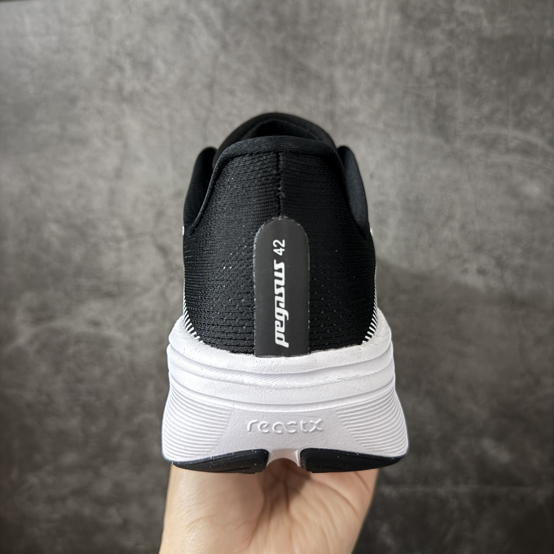 图片[4]-【XE纯原】Nike Air Zoom Pegasus 42 登月42代超级飞马系列马拉松跑步鞋 IB1873-001 平台专供 充正品质 之前未流通市场版本 内里嵌入定型海绵 中底搭载前Zoom+全掌React配置 全部原鞋开发打造 所有细节全部同步原版 全新一代拥有 Zoom Air 一如既往的稳定感和流畅感 鞋面采用工程网眼设计 为特定高热区域营造出色透气性 进一步增加鞋面的穿孔数量 让足部能够快速散热 中足搭配 Flywire 飞线 在高速运动时营造舒适稳定的贴合感 内置Zoon气垫加持 动力十足！ 尺码： 36-46-选品中心