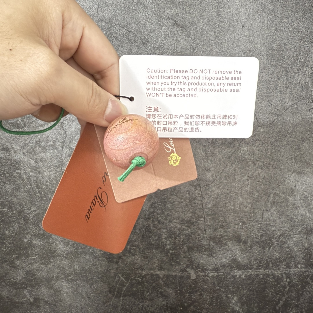 图片[9]-【莞产纯原】Loro Piana LP Tennis Walk Low 生活系列低帮复古百搭德训风休闲运动板鞋 意大利顶级奢侈品牌·诺悠翩雅 这款新款绒面革网球鞋采用超低帮设计 适合全年穿着 并具有防水性能 包边鞋底营造轻松迷人的色彩组合 将功能性与低调个性风格和谐融合 打造都市着装的理想鞋履选择 鞋跟处饰以Kummel色嵌片 柔软小牛皮鞋舌 压印LP徽标 棉质鞋带材质 鞋面：牛剖层绒面革 鞋底：橡胶 衬里：牛皮革 尺码： 39 40 41 42 43 44 45-选品中心