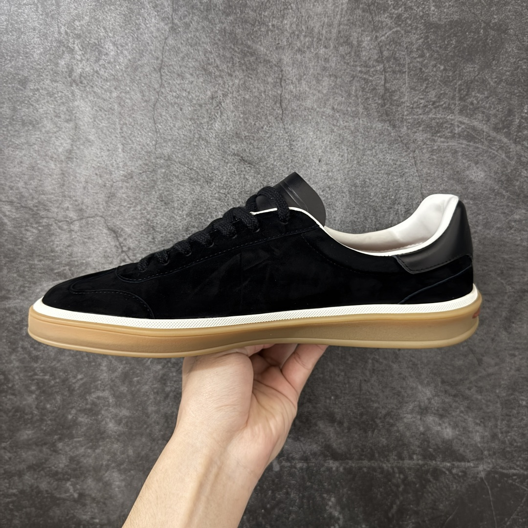 图片[2]-【莞产纯原】Loro Piana LP Tennis Walk Low 生活系列低帮复古百搭德训风休闲运动板鞋 意大利顶级奢侈品牌·诺悠翩雅 这款新款绒面革网球鞋采用超低帮设计 适合全年穿着 并具有防水性能 包边鞋底营造轻松迷人的色彩组合 将功能性与低调个性风格和谐融合 打造都市着装的理想鞋履选择 鞋跟处饰以Kummel色嵌片 柔软小牛皮鞋舌 压印LP徽标 棉质鞋带材质 鞋面：牛剖层绒面革 鞋底：橡胶 衬里：牛皮革 尺码： 39 40 41 42 43 44 45-选品中心