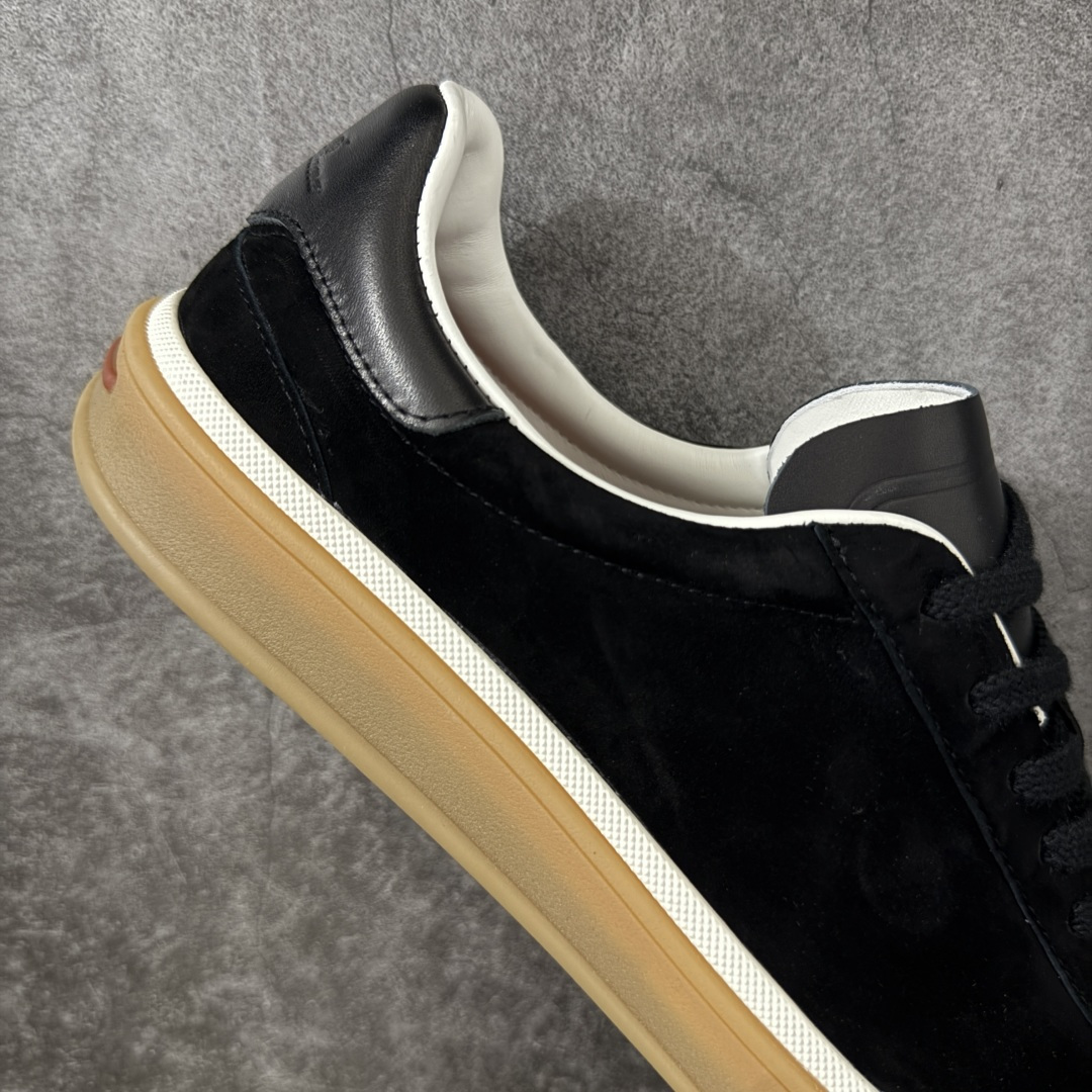 图片[7]-【莞产纯原】Loro Piana LP Tennis Walk Low 生活系列低帮复古百搭德训风休闲运动板鞋 意大利顶级奢侈品牌·诺悠翩雅 这款新款绒面革网球鞋采用超低帮设计 适合全年穿着 并具有防水性能 包边鞋底营造轻松迷人的色彩组合 将功能性与低调个性风格和谐融合 打造都市着装的理想鞋履选择 鞋跟处饰以Kummel色嵌片 柔软小牛皮鞋舌 压印LP徽标 棉质鞋带材质 鞋面：牛剖层绒面革 鞋底：橡胶 衬里：牛皮革 尺码： 39 40 41 42 43 44 45-选品中心