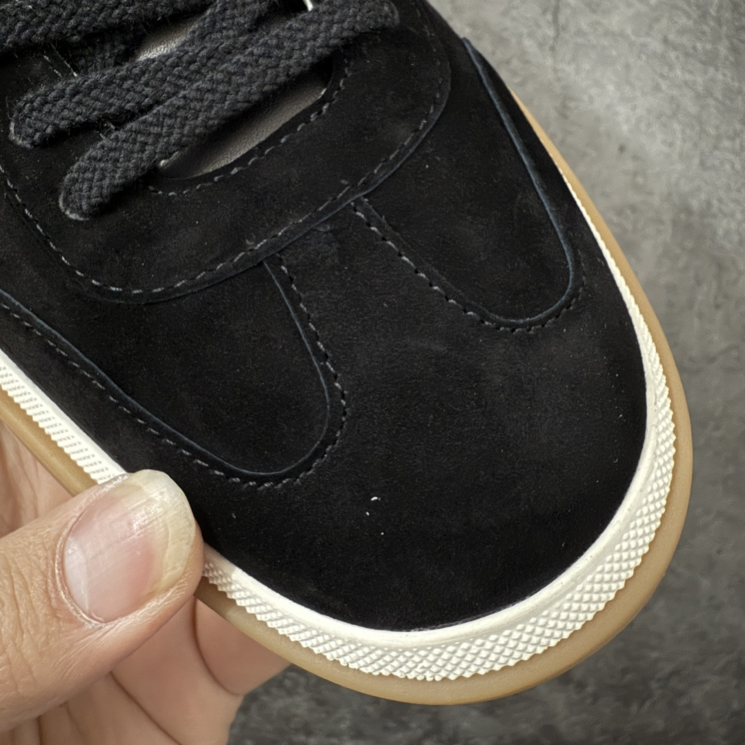 图片[4]-【莞产纯原】Loro Piana LP Tennis Walk Low 生活系列低帮复古百搭德训风休闲运动板鞋 意大利顶级奢侈品牌·诺悠翩雅 这款新款绒面革网球鞋采用超低帮设计 适合全年穿着 并具有防水性能 包边鞋底营造轻松迷人的色彩组合 将功能性与低调个性风格和谐融合 打造都市着装的理想鞋履选择 鞋跟处饰以Kummel色嵌片 柔软小牛皮鞋舌 压印LP徽标 棉质鞋带材质 鞋面：牛剖层绒面革 鞋底：橡胶 衬里：牛皮革 尺码： 39 40 41 42 43 44 45-选品中心