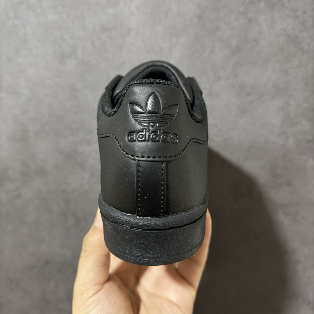 图片[4]-【H11顶级头层版】adidas originals Superstar 2 贝壳头 简约经典 舒适时尚 复古板鞋 男女同款 黑白 货号：EG4957 全新升级版 皮料改进至头层原厂皮 原盒 原底原料 开模打造 原厂织唛鞋标 高精密准度 原楦原纸板开发 匹配原版98%以上 后跟垫棉独家呈现 反口里弧度正确 原厂鞋垫 背胶 后跟电绣针数 与正品一致 原厂皮料 原厂车缝线 质感无敌 皮料切割干净 无任何毛边 清洁度细节完美 进口港宝加持 后跟自然饱满 还原公司包裹性 鞋面采用原装数据贴合技术 全方位贴合包裹脚型 鞋跟部鞋底牵引设计 提供强大的抓地性能 更适应不同实战场地路面 尺码：35.5 36 36.5 37.5 38 38.5 39 40 40.5 41 42 42.5 43 44 45-选品中心
