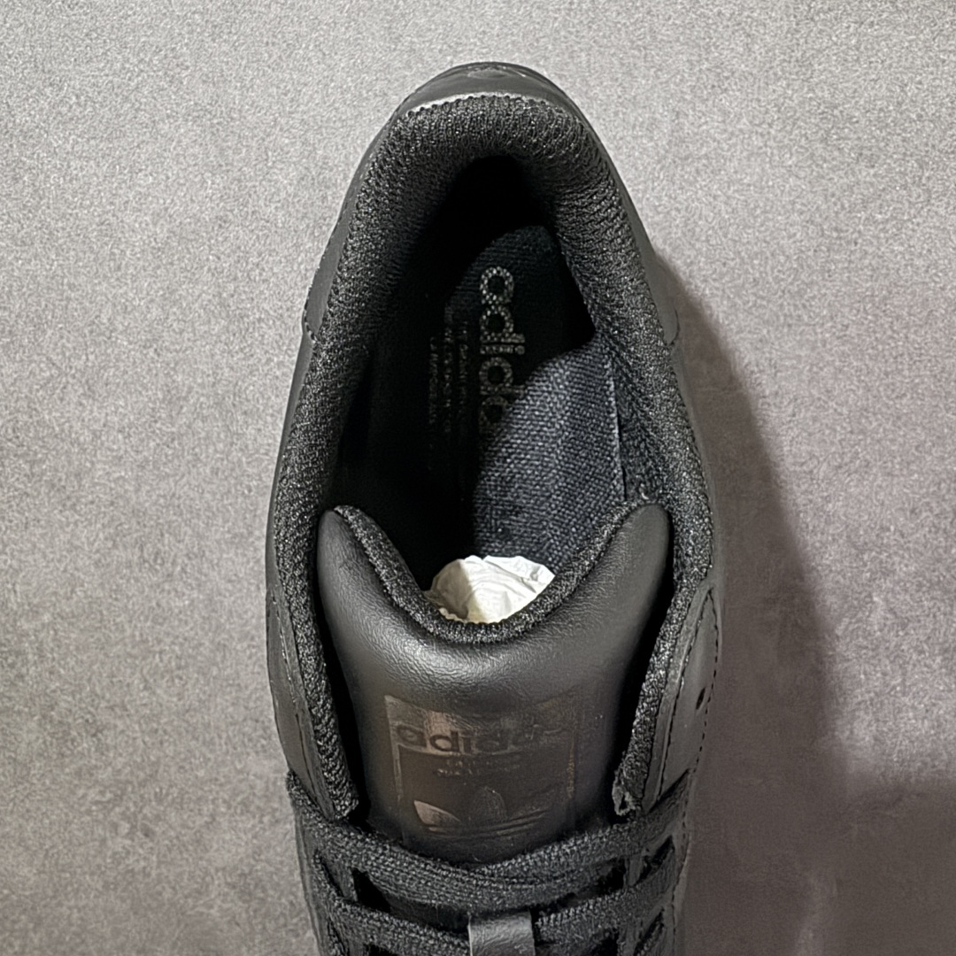 图片[6]-【H11顶级头层版】adidas originals Superstar 2 贝壳头 简约经典 舒适时尚 复古板鞋 男女同款 黑白 货号：EG4957 全新升级版 皮料改进至头层原厂皮 原盒 原底原料 开模打造 原厂织唛鞋标 高精密准度 原楦原纸板开发 匹配原版98%以上 后跟垫棉独家呈现 反口里弧度正确 原厂鞋垫 背胶 后跟电绣针数 与正品一致 原厂皮料 原厂车缝线 质感无敌 皮料切割干净 无任何毛边 清洁度细节完美 进口港宝加持 后跟自然饱满 还原公司包裹性 鞋面采用原装数据贴合技术 全方位贴合包裹脚型 鞋跟部鞋底牵引设计 提供强大的抓地性能 更适应不同实战场地路面 尺码：35.5 36 36.5 37.5 38 38.5 39 40 40.5 41 42 42.5 43 44 45-选品中心