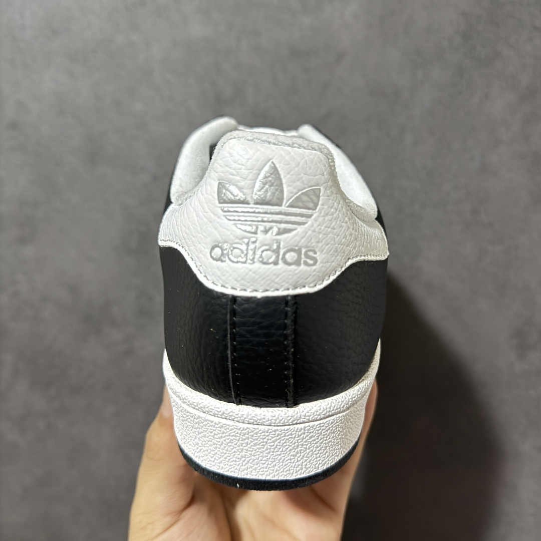 图片[4]-【公司级】Adidas Originals Superstar II JQ0314 贝壳头休闲板鞋 阿迪达斯 ADIDAS SUPERSTAR 三叶草☘️经典贝壳头系列 新款休闲板鞋潮流男女士运动鞋 。鞋面柔软织物材质 标志性的贝壳鞋头，锯齿三条纹，简约的线条。就连版型和比例，都在向1982年的鞋款致敬。可谓“形神兼备”的复刻。无论在哪，无论去哪，你或许都需要这样一双既舒适又时尚的鞋。1970年问世于篮球场的adidas Superstar，集舒适与时尚于一身。这款经典鞋，缀低调图案，灵感源自公共交通地图。设计简约，旨在伴你出行。心动不如行动，系好鞋带，出发吧。 尺码：35-42 编码：AYB200210-选品中心