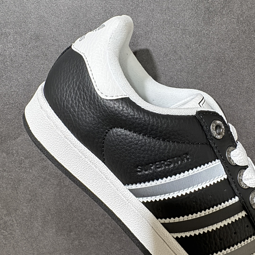 图片[7]-【公司级】Adidas Originals Superstar II JQ0314 贝壳头休闲板鞋 阿迪达斯 ADIDAS SUPERSTAR 三叶草☘️经典贝壳头系列 新款休闲板鞋潮流男女士运动鞋 。鞋面柔软织物材质 标志性的贝壳鞋头，锯齿三条纹，简约的线条。就连版型和比例，都在向1982年的鞋款致敬。可谓“形神兼备”的复刻。无论在哪，无论去哪，你或许都需要这样一双既舒适又时尚的鞋。1970年问世于篮球场的adidas Superstar，集舒适与时尚于一身。这款经典鞋，缀低调图案，灵感源自公共交通地图。设计简约，旨在伴你出行。心动不如行动，系好鞋带，出发吧。 尺码：35-42 编码：AYB200210-选品中心