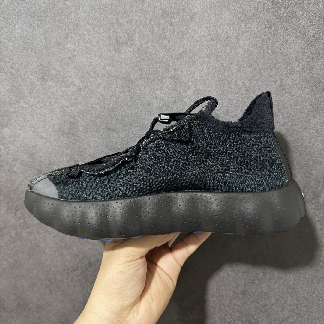 图片[2]-【公司级】Fragment Design x NK Mind 002 藤原浩联名 足底按摩舒适运动休闲训练鞋 黑蓝 IQ8504-002 全套原厂楦头原纸板数据档案 历时四个月倾力打造 原厂0937机台Flyknit飞织工艺 鞋面针织密度弹性完美同步原鞋 工艺同步公司 原厂压底模 加固按摩单元 防止颗粒松动 原装TUP鞋扣 亮黑后跟条 白色字体采用工业级丝网印刷（丝印）工艺 字体边缘锐利清晰 笔画粗细均匀 没有毛边或晕染 依旧延续Mind系列的标志性外观 采用黑色Flyknit鞋面 并用到拼接结构和外露缝线强调设计感 鞋底依旧配备22个皇家蓝独立泡棉按摩球 鞋底的FRAGMENT经典标语也同样保留其中 还在鞋舌加入了一块印有闪电章的特殊提环 来进一步表明联名身份 正常尺码 尺码：36 36.5 37.5 38 38.5 39 40 40.5 41 42 42.5 43 44 44.5 45-选品中心