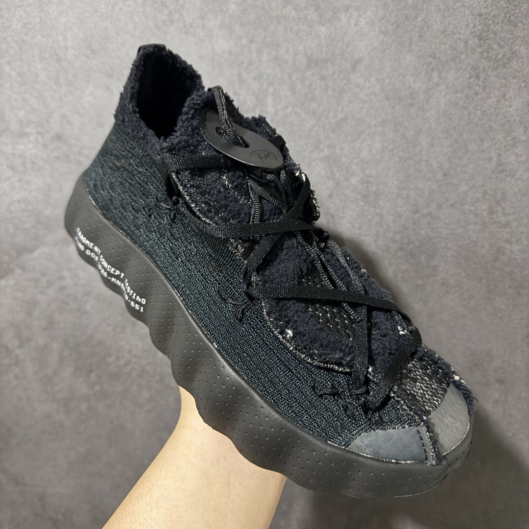 图片[3]-【公司级】Fragment Design x NK Mind 002 藤原浩联名 足底按摩舒适运动休闲训练鞋 黑蓝 IQ8504-002 全套原厂楦头原纸板数据档案 历时四个月倾力打造 原厂0937机台Flyknit飞织工艺 鞋面针织密度弹性完美同步原鞋 工艺同步公司 原厂压底模 加固按摩单元 防止颗粒松动 原装TUP鞋扣 亮黑后跟条 白色字体采用工业级丝网印刷（丝印）工艺 字体边缘锐利清晰 笔画粗细均匀 没有毛边或晕染 依旧延续Mind系列的标志性外观 采用黑色Flyknit鞋面 并用到拼接结构和外露缝线强调设计感 鞋底依旧配备22个皇家蓝独立泡棉按摩球 鞋底的FRAGMENT经典标语也同样保留其中 还在鞋舌加入了一块印有闪电章的特殊提环 来进一步表明联名身份 正常尺码 尺码：36 36.5 37.5 38 38.5 39 40 40.5 41 42 42.5 43 44 44.5 45-选品中心