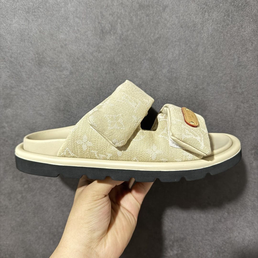 【纯原版】驴家 村上隆联名 Pool Pillow Comfort 二字拖鞋 春夏新款 最高限定专柜上新 情侣厚底魔术贴拖鞋明星同款 网红博主推荐 原版开模 代购纯原 Lv 原版3D打印老花 内里海绵 水台4.5CM 原版私膜 真皮大底 全套专柜包装 尺码:35-45-选品中心