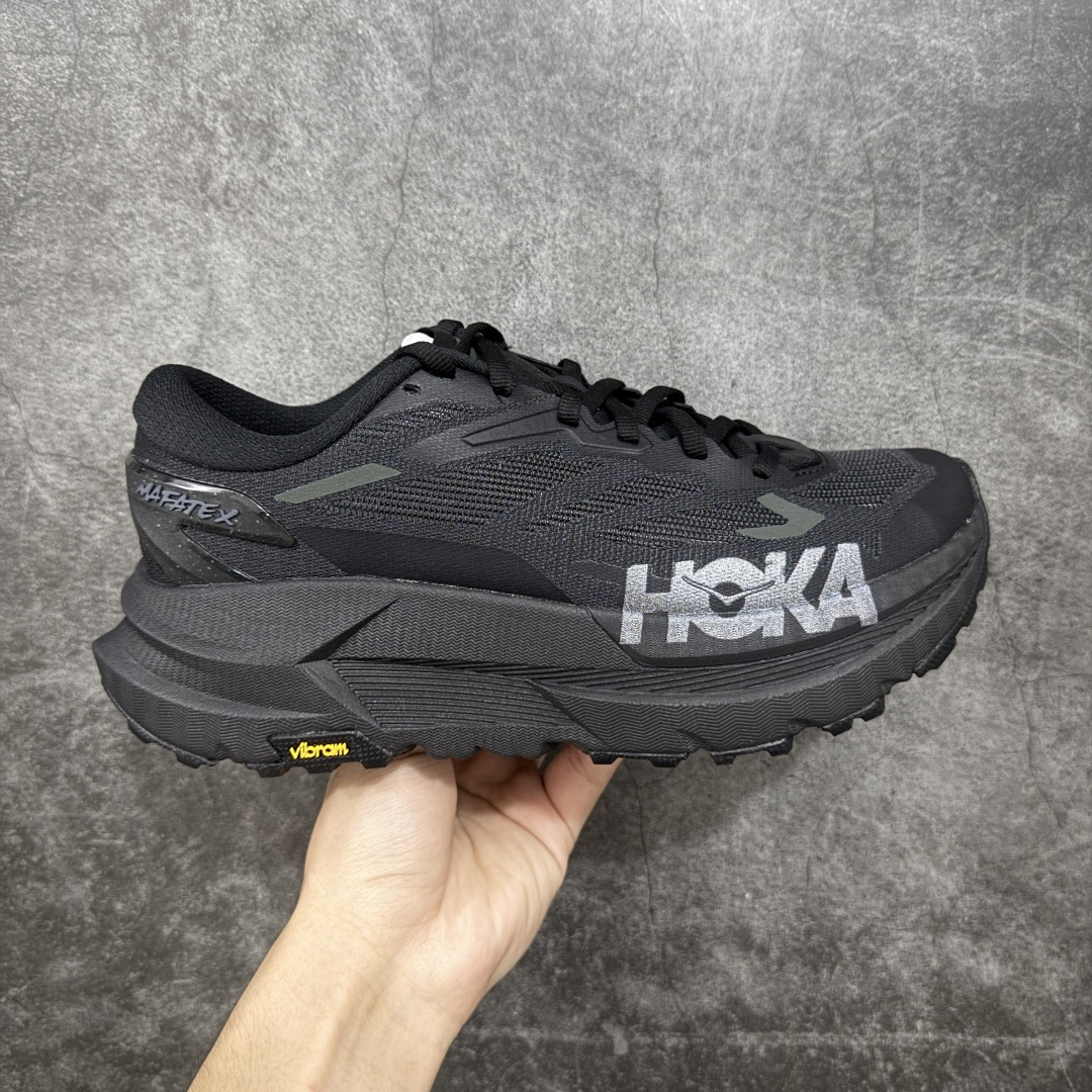 【纯原H版】HOKA ONE ONE Mafate X 时尚舒适 休闲跑步鞋 男女同款 玛法特 适百搭防滑耐磨低帮生活休闲鞋 知名纯原大厂出品 细节对版1比1 脚感同步原版 市场最高版本 HOKA ONE ONE是来自美国的跑步鞋知名品牌，创立于2009年，始终致力于为所有跑者提供更新、更好的跑步装备。相比常规跑鞋，HOKA ONE ONE特别研发使用性能独特的几何形跑鞋中底，此种鞋底更厚、更高、回弹性也更好，除了卓越的缓冲性能，它还能內各种阶段的跑者带来更具动感、更加稳定的跑步体验。HOKAONE ONE从设计之初就清楚意识到，要保证跑者步幅的均匀一致，双脚自然而然的运动至关重要。 尺码：36 36.5 37.5 38 38.5 39 40 40.5 41 42 42.5 43 44 44.5 45-选品中心
