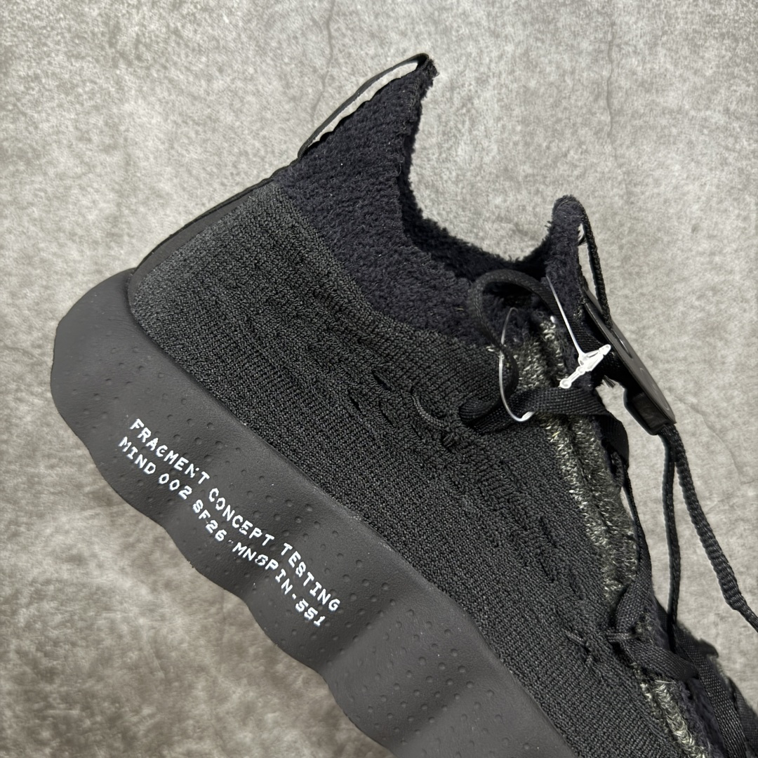图片[7]-【渠道版】Fragment Design x NK Mind 002 藤原浩联名 足底按摩舒适运动休闲训练鞋 黑蓝 IQ8504-002 全套原厂楦头原纸板数据档案 历时四个月倾力打造 原厂0937机台Flyknit飞织工艺 鞋面针织密度弹性完美同步原鞋 工艺同步公司 原厂压底模 加固按摩单元 防止颗粒松动 原装TUP鞋扣 亮黑后跟条 白色字体采用工业级丝网印刷（丝印）工艺 字体边缘锐利清晰 笔画粗细均匀 没有毛边或晕染 依旧延续Mind系列的标志性外观 采用黑色Flyknit鞋面 并用到拼接结构和外露缝线强调设计感 鞋底依旧配备22个皇家蓝独立泡棉按摩球 鞋底的FRAGMENT经典标语也同样保留其中 还在鞋舌加入了一块印有闪电章的特殊提环 来进一步表明联名身份 正常尺码 尺码：36 36.5 37.5 38 38.5 39 40 40.5 41 42 42.5 43 44 44.5 45 46.5 47.5-选品中心