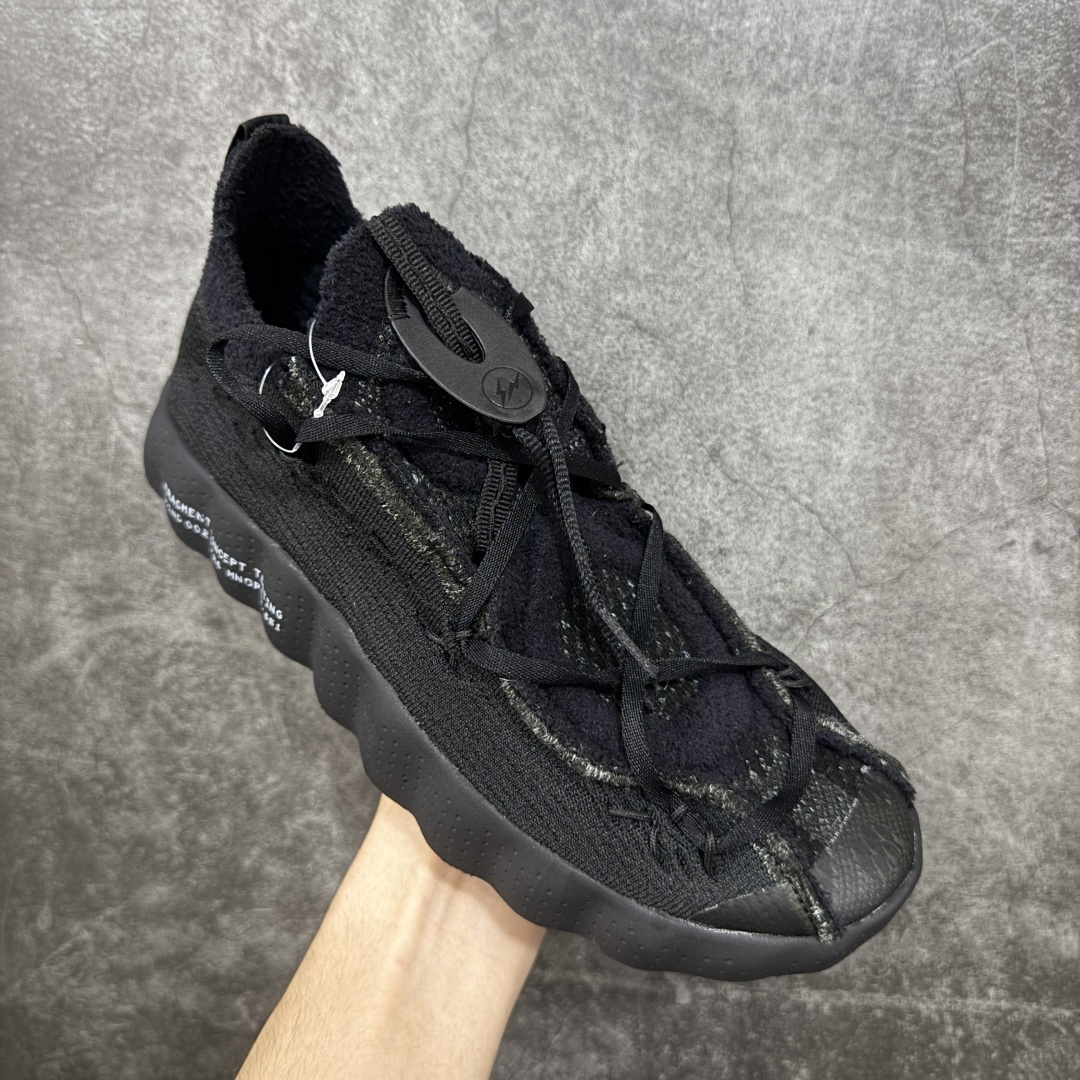 图片[3]-【渠道版】Fragment Design x NK Mind 002 藤原浩联名 足底按摩舒适运动休闲训练鞋 黑蓝 IQ8504-002 全套原厂楦头原纸板数据档案 历时四个月倾力打造 原厂0937机台Flyknit飞织工艺 鞋面针织密度弹性完美同步原鞋 工艺同步公司 原厂压底模 加固按摩单元 防止颗粒松动 原装TUP鞋扣 亮黑后跟条 白色字体采用工业级丝网印刷（丝印）工艺 字体边缘锐利清晰 笔画粗细均匀 没有毛边或晕染 依旧延续Mind系列的标志性外观 采用黑色Flyknit鞋面 并用到拼接结构和外露缝线强调设计感 鞋底依旧配备22个皇家蓝独立泡棉按摩球 鞋底的FRAGMENT经典标语也同样保留其中 还在鞋舌加入了一块印有闪电章的特殊提环 来进一步表明联名身份 正常尺码 尺码：36 36.5 37.5 38 38.5 39 40 40.5 41 42 42.5 43 44 44.5 45 46.5 47.5-选品中心