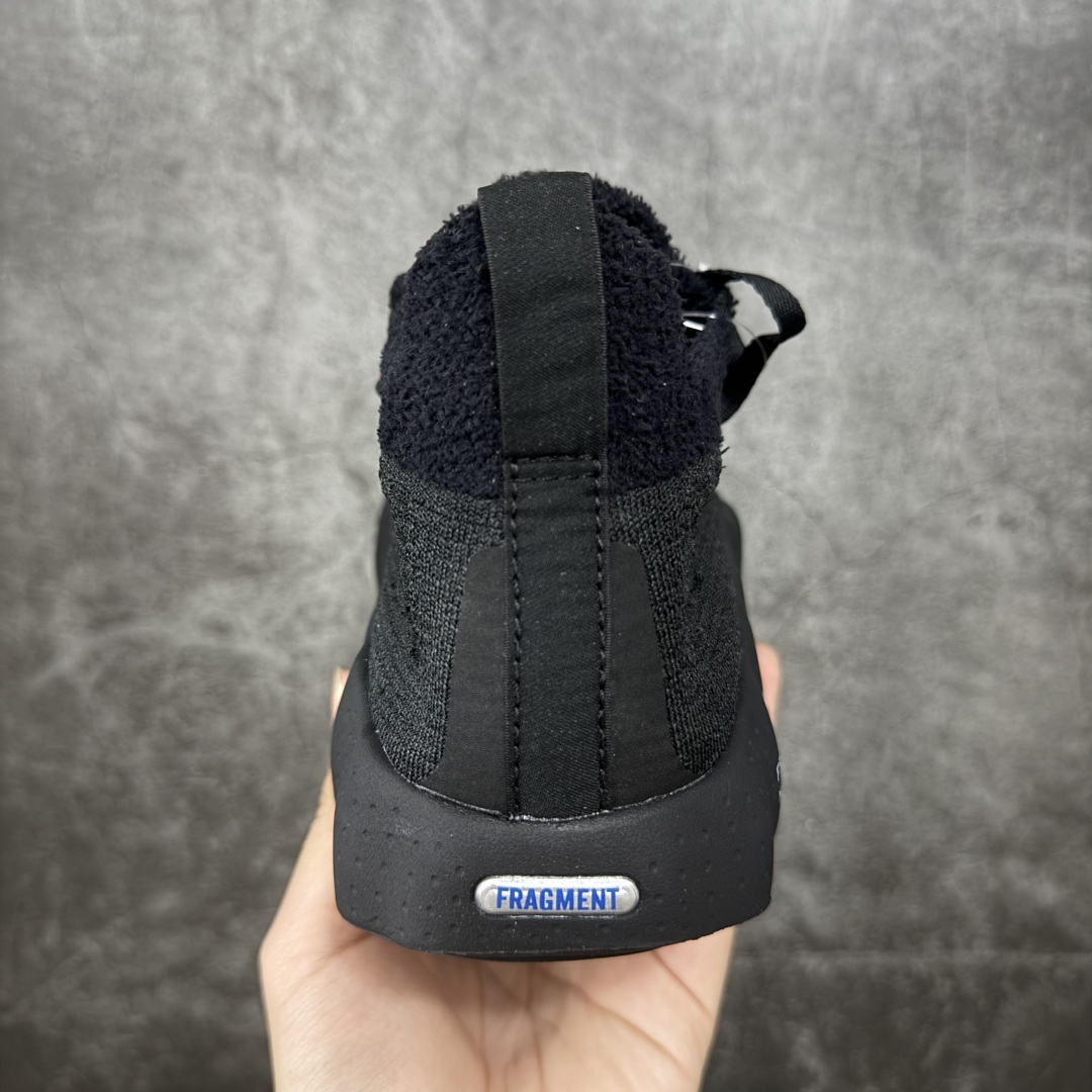 图片[4]-【渠道版】Fragment Design x NK Mind 002 藤原浩联名 足底按摩舒适运动休闲训练鞋 黑蓝 IQ8504-002 全套原厂楦头原纸板数据档案 历时四个月倾力打造 原厂0937机台Flyknit飞织工艺 鞋面针织密度弹性完美同步原鞋 工艺同步公司 原厂压底模 加固按摩单元 防止颗粒松动 原装TUP鞋扣 亮黑后跟条 白色字体采用工业级丝网印刷（丝印）工艺 字体边缘锐利清晰 笔画粗细均匀 没有毛边或晕染 依旧延续Mind系列的标志性外观 采用黑色Flyknit鞋面 并用到拼接结构和外露缝线强调设计感 鞋底依旧配备22个皇家蓝独立泡棉按摩球 鞋底的FRAGMENT经典标语也同样保留其中 还在鞋舌加入了一块印有闪电章的特殊提环 来进一步表明联名身份 正常尺码 尺码：36 36.5 37.5 38 38.5 39 40 40.5 41 42 42.5 43 44 44.5 45 46.5 47.5-选品中心