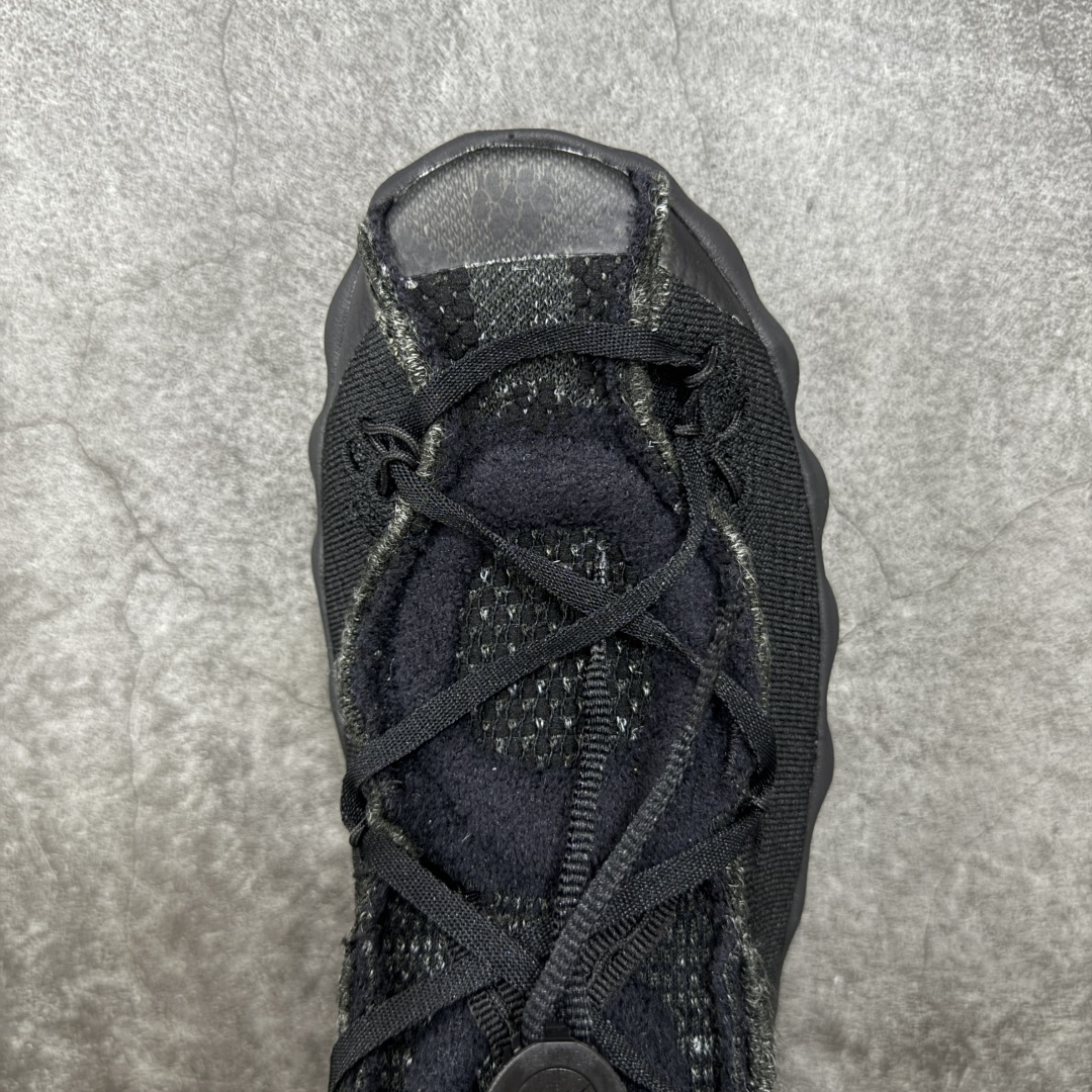 图片[5]-【渠道版】Fragment Design x NK Mind 002 藤原浩联名 足底按摩舒适运动休闲训练鞋 黑蓝 IQ8504-002 全套原厂楦头原纸板数据档案 历时四个月倾力打造 原厂0937机台Flyknit飞织工艺 鞋面针织密度弹性完美同步原鞋 工艺同步公司 原厂压底模 加固按摩单元 防止颗粒松动 原装TUP鞋扣 亮黑后跟条 白色字体采用工业级丝网印刷（丝印）工艺 字体边缘锐利清晰 笔画粗细均匀 没有毛边或晕染 依旧延续Mind系列的标志性外观 采用黑色Flyknit鞋面 并用到拼接结构和外露缝线强调设计感 鞋底依旧配备22个皇家蓝独立泡棉按摩球 鞋底的FRAGMENT经典标语也同样保留其中 还在鞋舌加入了一块印有闪电章的特殊提环 来进一步表明联名身份 正常尺码 尺码：36 36.5 37.5 38 38.5 39 40 40.5 41 42 42.5 43 44 44.5 45 46.5 47.5-选品中心
