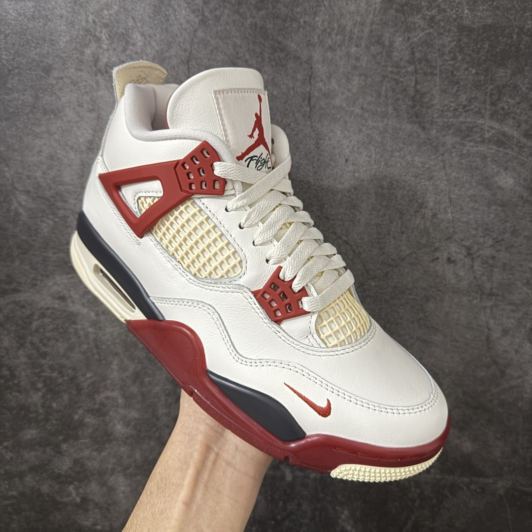 图片[3]-【GX美版】 Air Jordan × Nigel Sylvester Air Jordan AJ4 联名\”Brick After Brick\” 白红 白砖 货号：IQ8055-100 圈内最强四代 独家外贸特供尺码含 45.5 49.5 50.5 耗时半年巨作 全套原纸板楦头开发 原厂特供皮料加持 确保原汁原味 完美呈现四代版型 一比一鞋头弧度高度鞋身弧度 数据细节工艺流程均保持原鞋一致 原厂TPU网格鞋带扣 正确内里网布 菱角分明不变形无多余毛边 柔软性质感一致于原鞋 市场唯一原厂鞋扣模具 背面可见隐藏注塑口 原厂织唛标 原厂飞人电绣工艺 尾指中部跳三针 独家绑鞋带手法 印刷中底布 四线拉帮 米色美纹纸贴合固定 进口港宝加持 后跟自然饱满 全鞋荧光划线卡点 追求极致完美 每一双都是工艺品 多重QC质检 超越公司货的品控标准 实实在在的免检产品 尺码：40 40.5 41 42 42.5 43 44 44.5 45 46 46.5 47.5 48 48.5 49 50 50.5-选品中心
