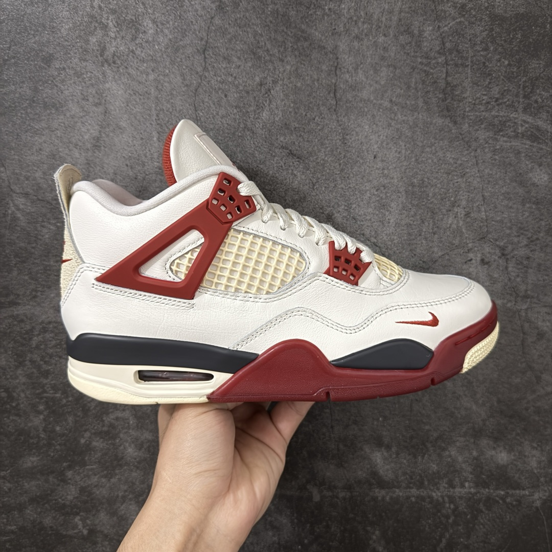 【GX美版】 Air Jordan × Nigel Sylvester Air Jordan AJ4 联名\”Brick After Brick\” 白红 白砖 货号：IQ8055-100 圈内最强四代 独家外贸特供尺码含 45.5 49.5 50.5 耗时半年巨作 全套原纸板楦头开发 原厂特供皮料加持 确保原汁原味 完美呈现四代版型 一比一鞋头弧度高度鞋身弧度 数据细节工艺流程均保持原鞋一致 原厂TPU网格鞋带扣 正确内里网布 菱角分明不变形无多余毛边 柔软性质感一致于原鞋 市场唯一原厂鞋扣模具 背面可见隐藏注塑口 原厂织唛标 原厂飞人电绣工艺 尾指中部跳三针 独家绑鞋带手法 印刷中底布 四线拉帮 米色美纹纸贴合固定 进口港宝加持 后跟自然饱满 全鞋荧光划线卡点 追求极致完美 每一双都是工艺品 多重QC质检 超越公司货的品控标准 实实在在的免检产品 尺码：40 40.5 41 42 42.5 43 44 44.5 45 46 46.5 47.5 48 48.5 49 50 50.5-选品中心