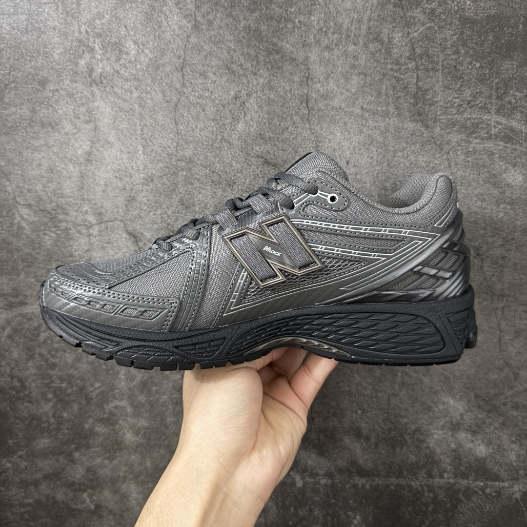 图片[2]-【纯原版】NB新百伦New Balance NB1906 U1906ROF系列复古老爹风休闲运动慢跑鞋 采用轻质牛剖革拼接透气网眼衬垫织物鞋面材质#T-Beam大底提供足步弓支撑，保持步态稳定#后跟搭载外露缓震胶 鞋身整体以各种深浅不一的灰色覆盖，鞋头以淡蓝色调装饰，网眼衬垫通过不规律的色块实现做旧的美感，泛黄的鞋底更是进一步增添了复古气息。 尺码：36 37 37.5 38 38.5 39.5 40 40.5 41.5 42 42.5 43 44 45 46.5-选品中心