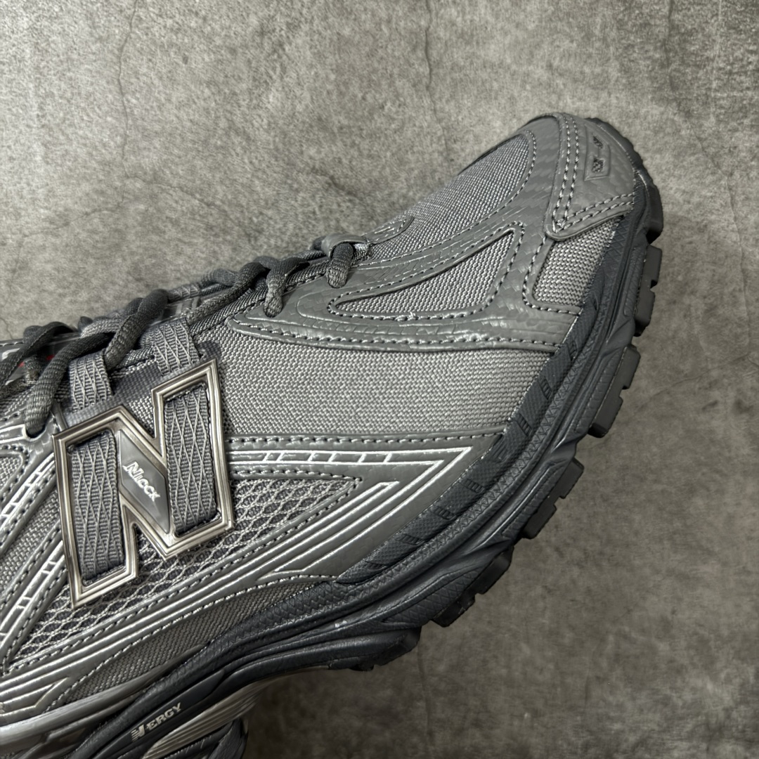 图片[6]-【纯原版】NB新百伦New Balance NB1906 U1906ROF系列复古老爹风休闲运动慢跑鞋 采用轻质牛剖革拼接透气网眼衬垫织物鞋面材质#T-Beam大底提供足步弓支撑，保持步态稳定#后跟搭载外露缓震胶 鞋身整体以各种深浅不一的灰色覆盖，鞋头以淡蓝色调装饰，网眼衬垫通过不规律的色块实现做旧的美感，泛黄的鞋底更是进一步增添了复古气息。 尺码：36 37 37.5 38 38.5 39.5 40 40.5 41.5 42 42.5 43 44 45 46.5-选品中心