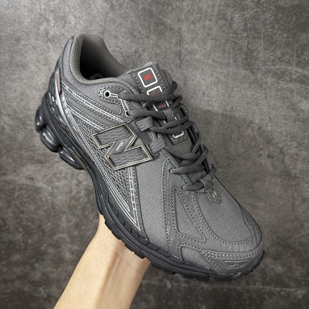 图片[3]-【纯原版】NB新百伦New Balance NB1906 U1906ROF系列复古老爹风休闲运动慢跑鞋 采用轻质牛剖革拼接透气网眼衬垫织物鞋面材质#T-Beam大底提供足步弓支撑，保持步态稳定#后跟搭载外露缓震胶 鞋身整体以各种深浅不一的灰色覆盖，鞋头以淡蓝色调装饰，网眼衬垫通过不规律的色块实现做旧的美感，泛黄的鞋底更是进一步增添了复古气息。 尺码：36 37 37.5 38 38.5 39.5 40 40.5 41.5 42 42.5 43 44 45 46.5-选品中心