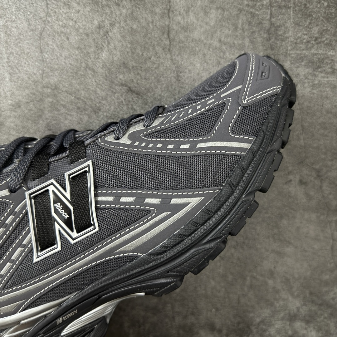 图片[6]-【纯原版】NB新百伦New Balance NB1906 U1906591系列复古老爹风休闲运动慢跑鞋 采用轻质牛剖革拼接透气网眼衬垫织物鞋面材质#T-Beam大底提供足步弓支撑，保持步态稳定#后跟搭载外露缓震胶 鞋身整体以各种深浅不一的灰色覆盖，鞋头以淡蓝色调装饰，网眼衬垫通过不规律的色块实现做旧的美感，泛黄的鞋底更是进一步增添了复古气息。 尺码：36 37 37.5 38 38.5 39.5 40 40.5 41.5 42 42.5 43 44 45 46.5-选品中心