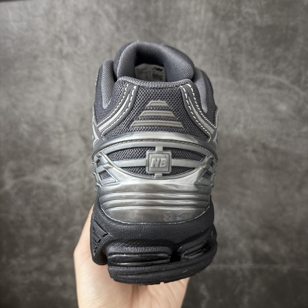 图片[4]-【纯原版】NB新百伦New Balance NB1906 U1906591系列复古老爹风休闲运动慢跑鞋 采用轻质牛剖革拼接透气网眼衬垫织物鞋面材质#T-Beam大底提供足步弓支撑，保持步态稳定#后跟搭载外露缓震胶 鞋身整体以各种深浅不一的灰色覆盖，鞋头以淡蓝色调装饰，网眼衬垫通过不规律的色块实现做旧的美感，泛黄的鞋底更是进一步增添了复古气息。 尺码：36 37 37.5 38 38.5 39.5 40 40.5 41.5 42 42.5 43 44 45 46.5-选品中心